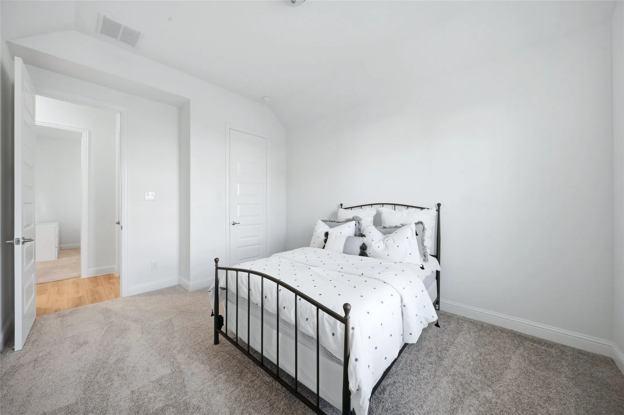 Single Family Residence For Rent in Collin County , 2536 Burnely Court, Celina, Texas 75009, 4 Bedroom, 4 Bathroom, 3 Garage spaces, 2,948 Sqft, built in 2023, mls#21384879, Real Estate Agent in Celina, Homes For Rent in Collin county, Homes For Rent in Celina, Realtor in Celina Texas, Real Estate Brokerage Independent Realty Texas, Luminita Cordes Realtor