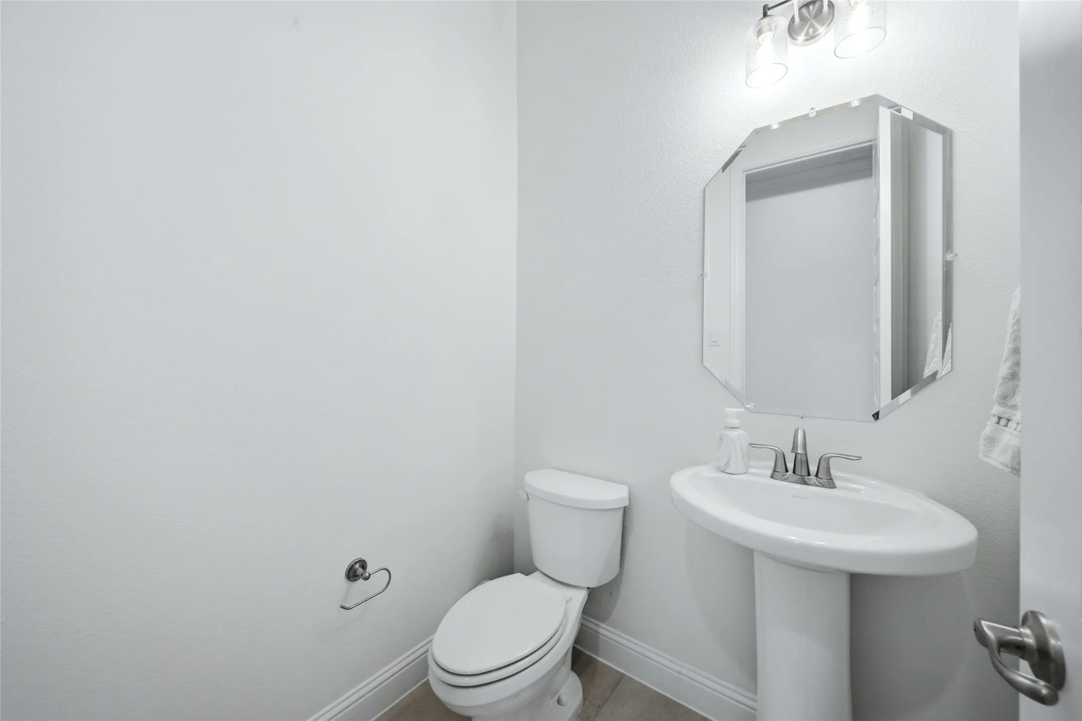 Single Family Residence For Rent in Collin County , 2536 Burnely Court, Celina, Texas 75009, 4 Bedroom, 4 Bathroom, 3 Garage spaces, 2,948 Sqft, built in 2023, mls#21384879, Real Estate Agent in Celina, Homes For Rent in Collin county, Homes For Rent in Celina, Realtor in Celina Texas, Real Estate Brokerage Independent Realty Texas, Luminita Cordes Realtor
