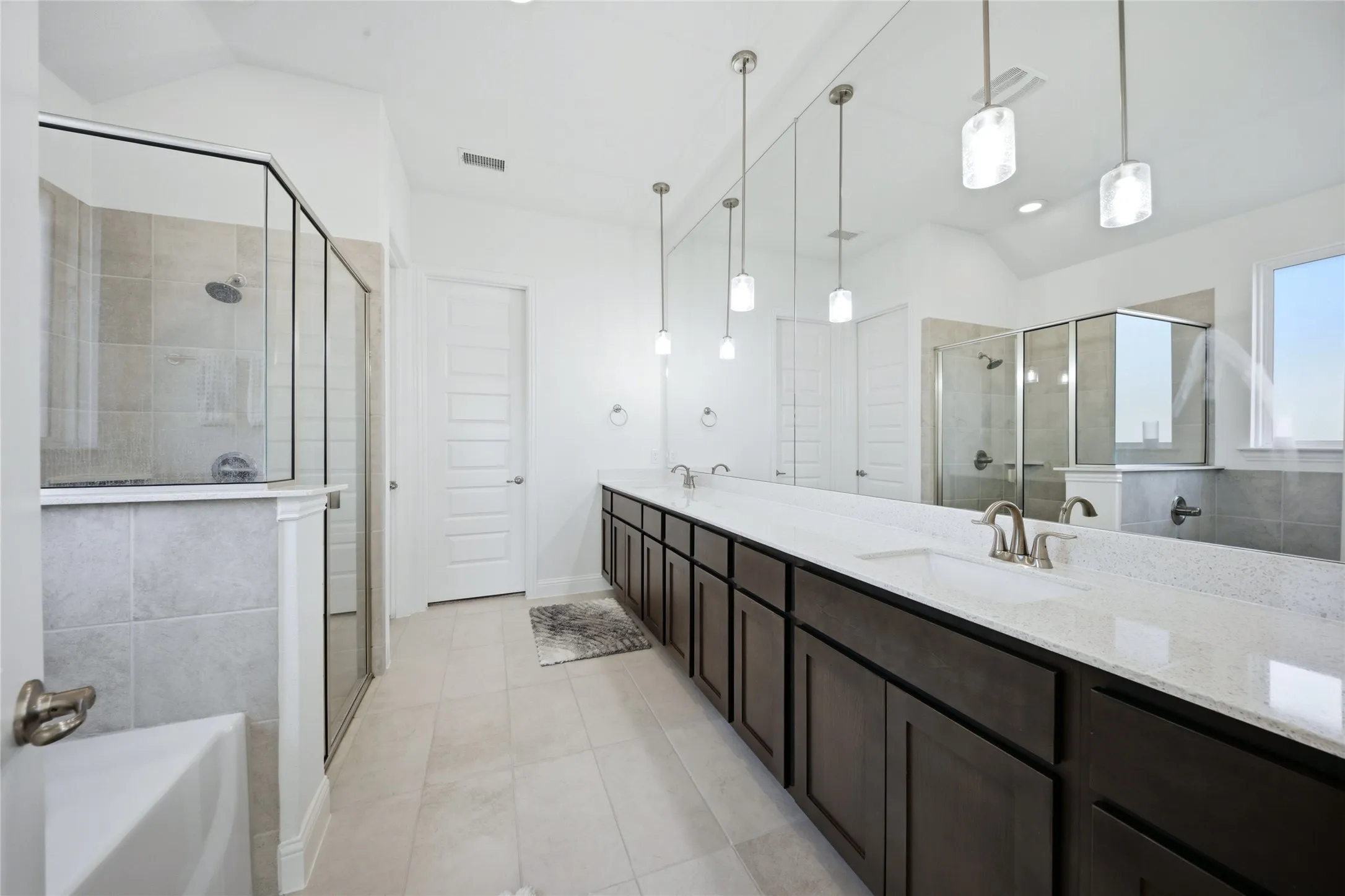 Single Family Residence For Rent in Collin County , 2536 Burnely Court, Celina, Texas 75009, 4 Bedroom, 4 Bathroom, 3 Garage spaces, 2,948 Sqft, built in 2023, mls#21384879, Real Estate Agent in Celina, Homes For Rent in Collin county, Homes For Rent in Celina, Realtor in Celina Texas, Real Estate Brokerage Independent Realty Texas, Luminita Cordes Realtor