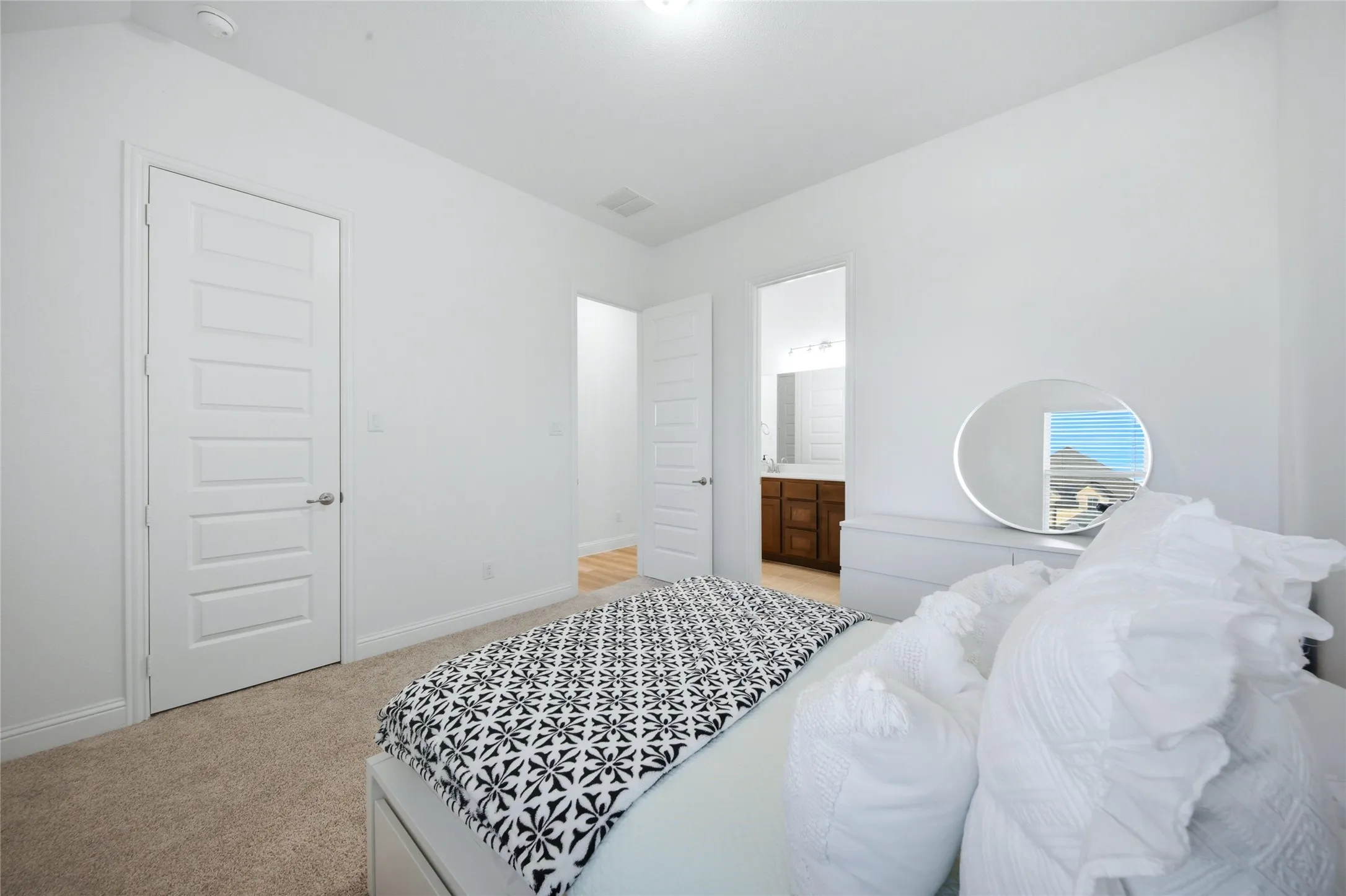 Single Family Residence For Rent in Collin County , 2536 Burnely Court, Celina, Texas 75009, 4 Bedroom, 4 Bathroom, 3 Garage spaces, 2,948 Sqft, built in 2023, mls#21384879, Real Estate Agent in Celina, Homes For Rent in Collin county, Homes For Rent in Celina, Realtor in Celina Texas, Real Estate Brokerage Independent Realty Texas, Luminita Cordes Realtor