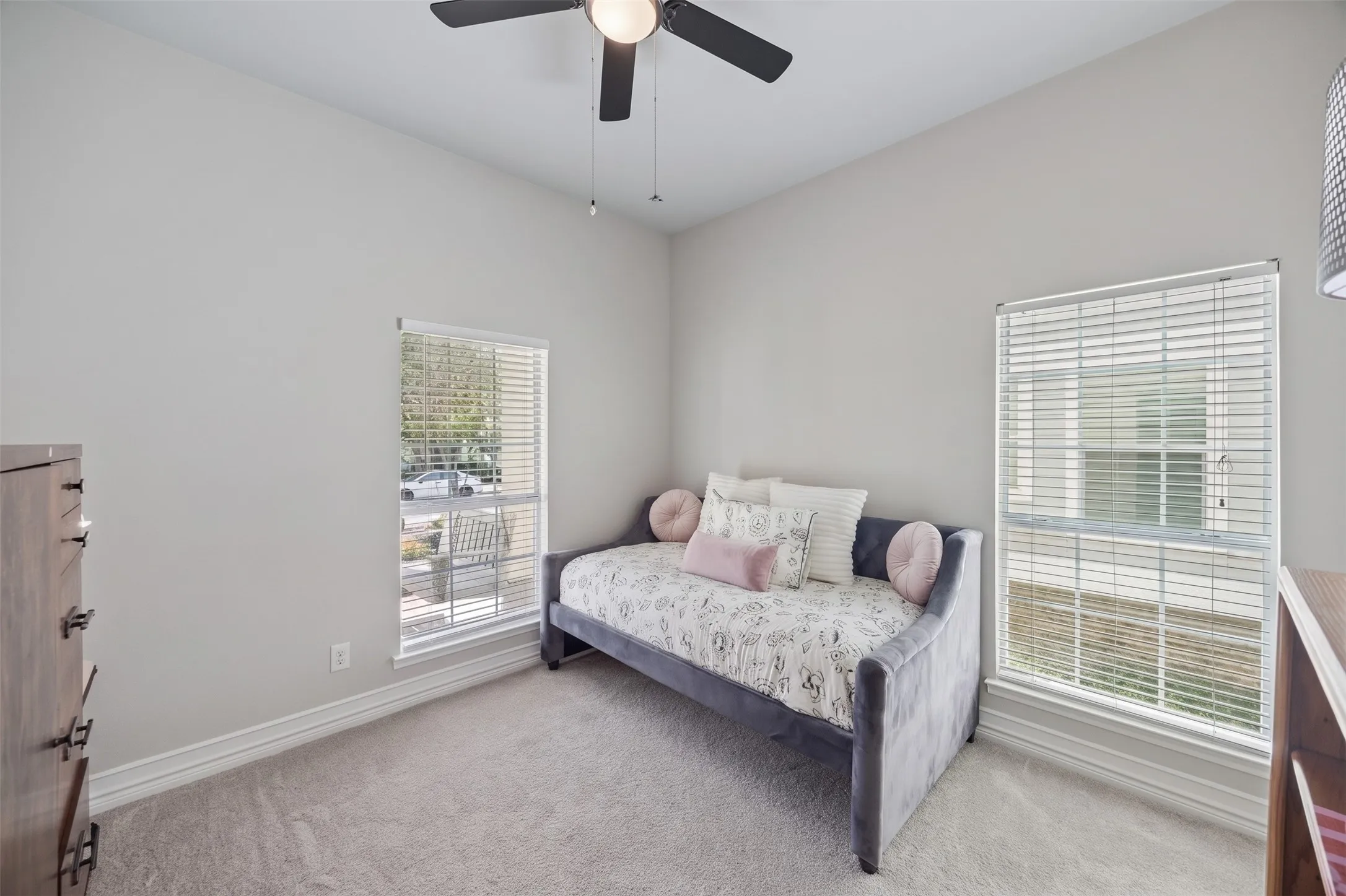 Single Family Residence For Sale in Denton County , 1117 King George Lane, Savannah, Texas 76227, 3 Bedroom, 3 Bathroom, 2 Garage spaces, 1,509 Sqft, built in 2006, mls#21384920, Real Estate Agent in Savannah, Homes For Sale in Denton county, Homes For Sale in Savannah, Realtor in Savannah Texas, Real Estate Brokerage Independent Realty Texas, Luminita Cordes Realtor