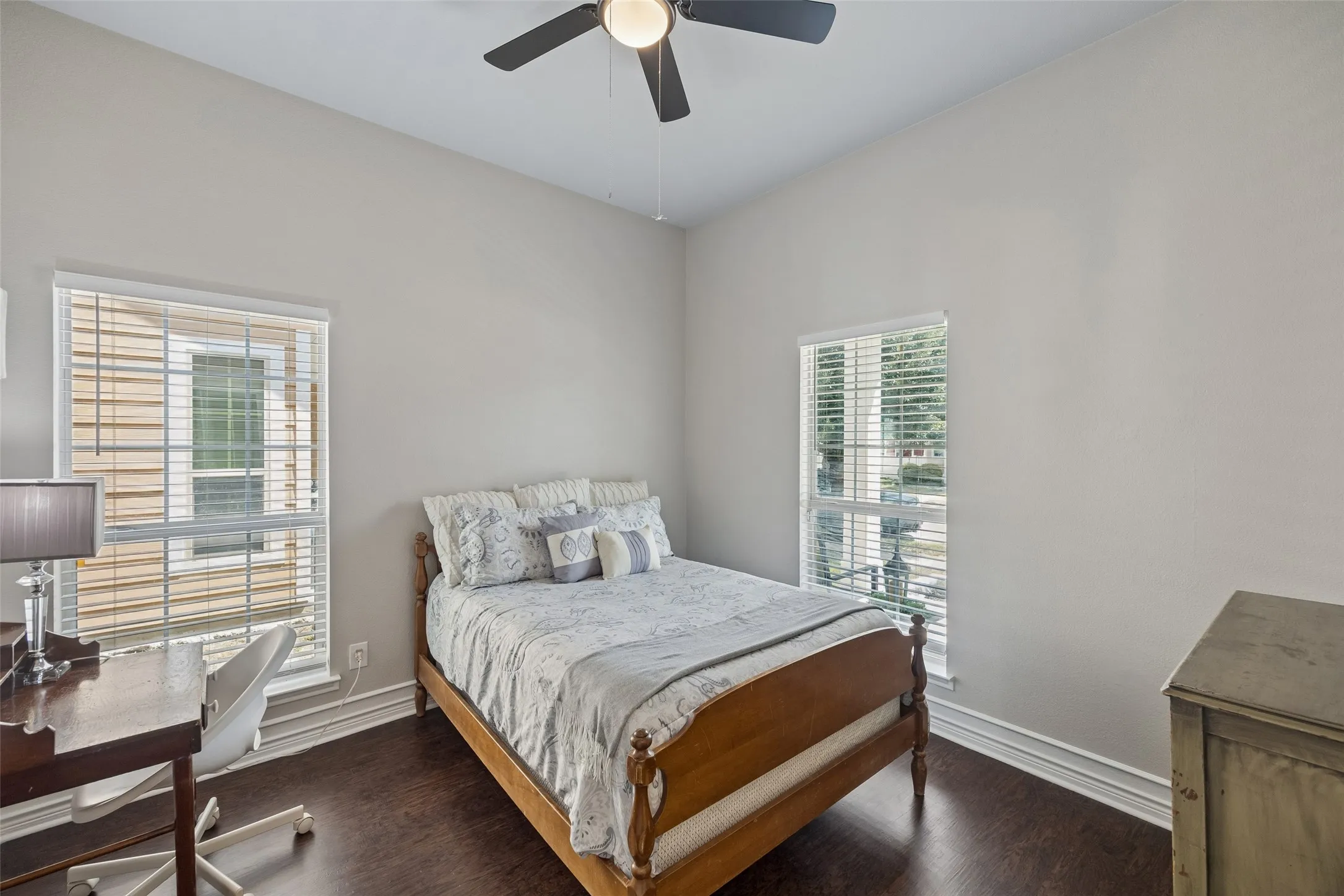 Single Family Residence For Sale in Denton County , 1117 King George Lane, Savannah, Texas 76227, 3 Bedroom, 3 Bathroom, 2 Garage spaces, 1,509 Sqft, built in 2006, mls#21384920, Real Estate Agent in Savannah, Homes For Sale in Denton county, Homes For Sale in Savannah, Realtor in Savannah Texas, Real Estate Brokerage Independent Realty Texas, Luminita Cordes Realtor