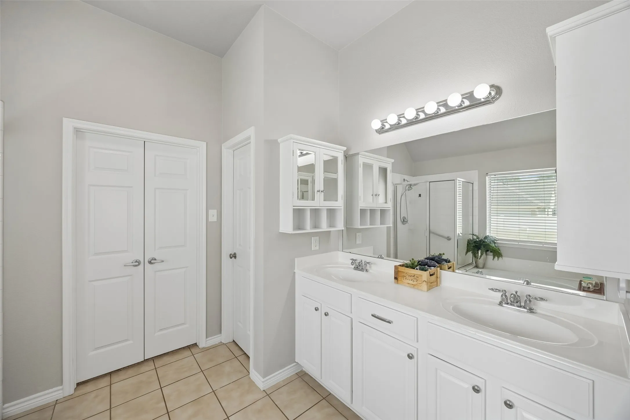 Single Family Residence For Sale in Denton County , 1117 King George Lane, Savannah, Texas 76227, 3 Bedroom, 3 Bathroom, 2 Garage spaces, 1,509 Sqft, built in 2006, mls#21384920, Real Estate Agent in Savannah, Homes For Sale in Denton county, Homes For Sale in Savannah, Realtor in Savannah Texas, Real Estate Brokerage Independent Realty Texas, Luminita Cordes Realtor