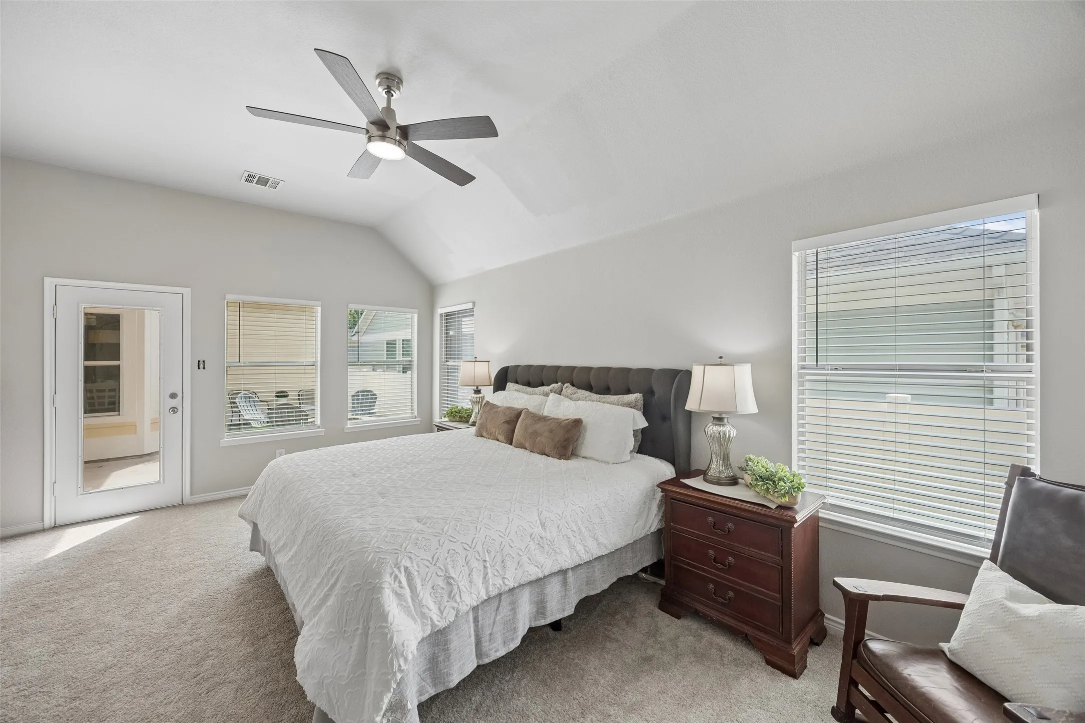 Single Family Residence For Sale in Denton County , 1117 King George Lane, Savannah, Texas 76227, 3 Bedroom, 3 Bathroom, 2 Garage spaces, 1,509 Sqft, built in 2006, mls#21384920, Real Estate Agent in Savannah, Homes For Sale in Denton county, Homes For Sale in Savannah, Realtor in Savannah Texas, Real Estate Brokerage Independent Realty Texas, Luminita Cordes Realtor