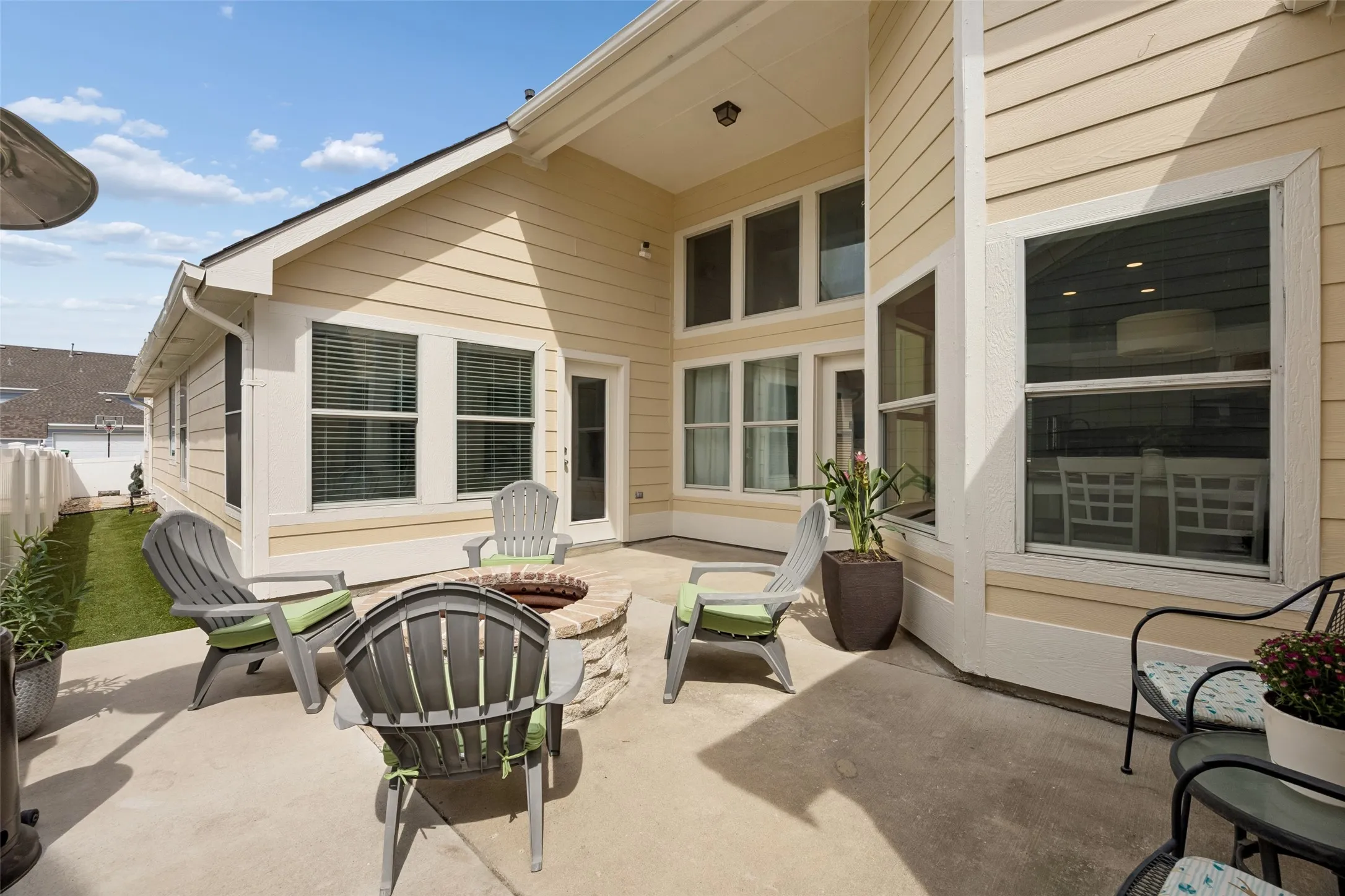 Single Family Residence For Sale in Denton County , 1117 King George Lane, Savannah, Texas 76227, 3 Bedroom, 3 Bathroom, 2 Garage spaces, 1,509 Sqft, built in 2006, mls#21384920, Real Estate Agent in Savannah, Homes For Sale in Denton county, Homes For Sale in Savannah, Realtor in Savannah Texas, Real Estate Brokerage Independent Realty Texas, Luminita Cordes Realtor