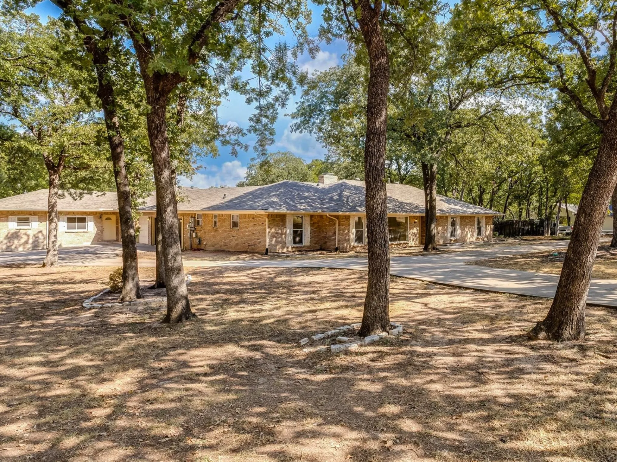 Single Family Residence For Sale in Tarrant County , 805 Belinda Drive, Keller, Texas 76248, 6 Bedroom, 4 Bathroom, 4 Garage spaces, 4,043 Sqft, built in 1972, mls#21383410, Real Estate Agent in Keller, Homes For Sale in Tarrant county, Homes For Sale in Keller, Realtor in Keller Texas, Real Estate Brokerage Independent Realty Texas, Luminita Cordes Realtor