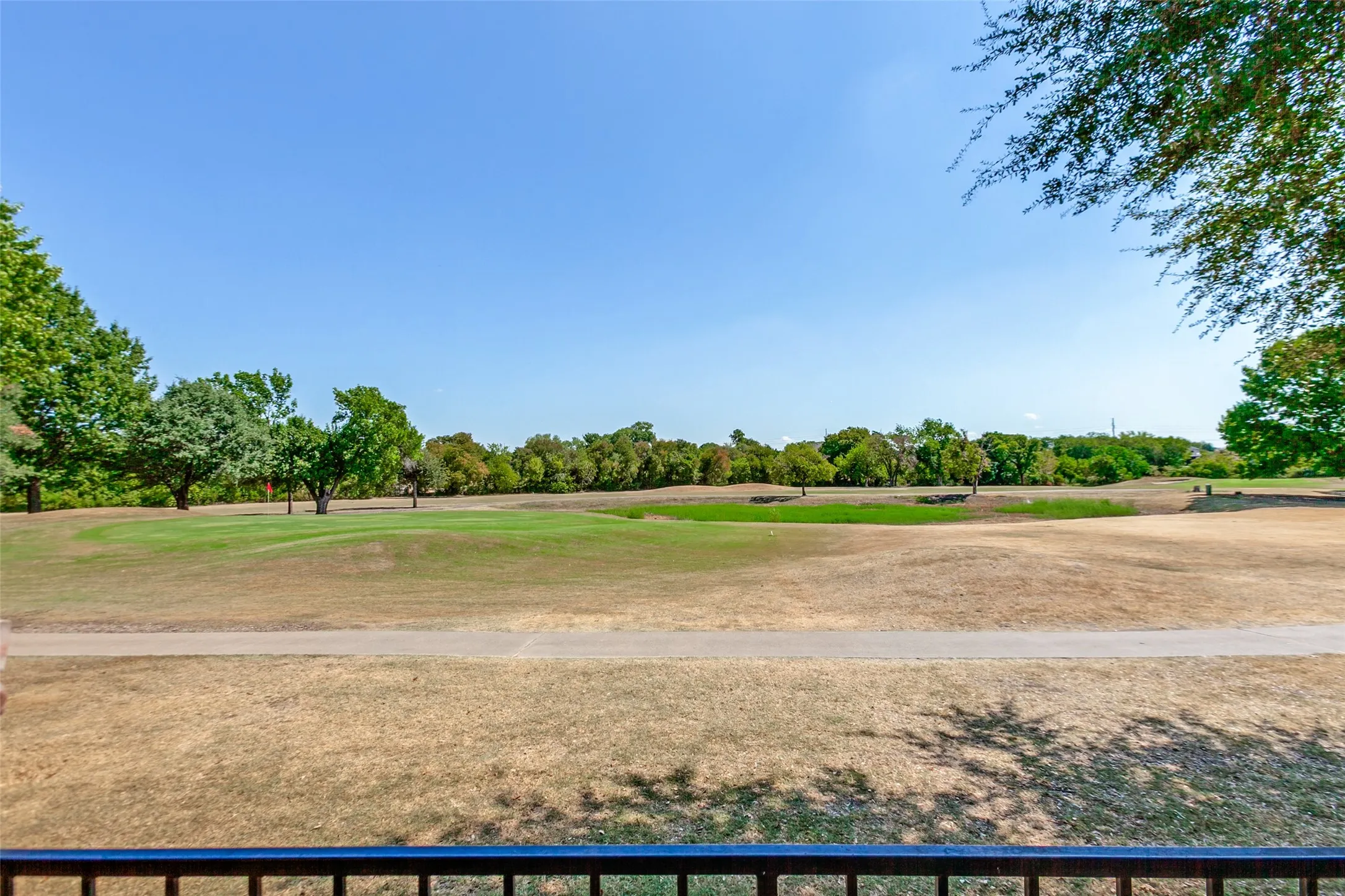 Single Family Residence For Sale in Dallas County , 2605 Oak Point Drive, Garland, Texas 75044, 4 Bedroom, 4 Bathroom, 3 Garage spaces, 4,071 Sqft, built in 1986, mls#21383930, Real Estate Agent in Garland, Homes For Sale in Dallas county, Homes For Sale in Garland, Realtor in Garland Texas, Real Estate Brokerage Independent Realty Texas, Luminita Cordes Realtor