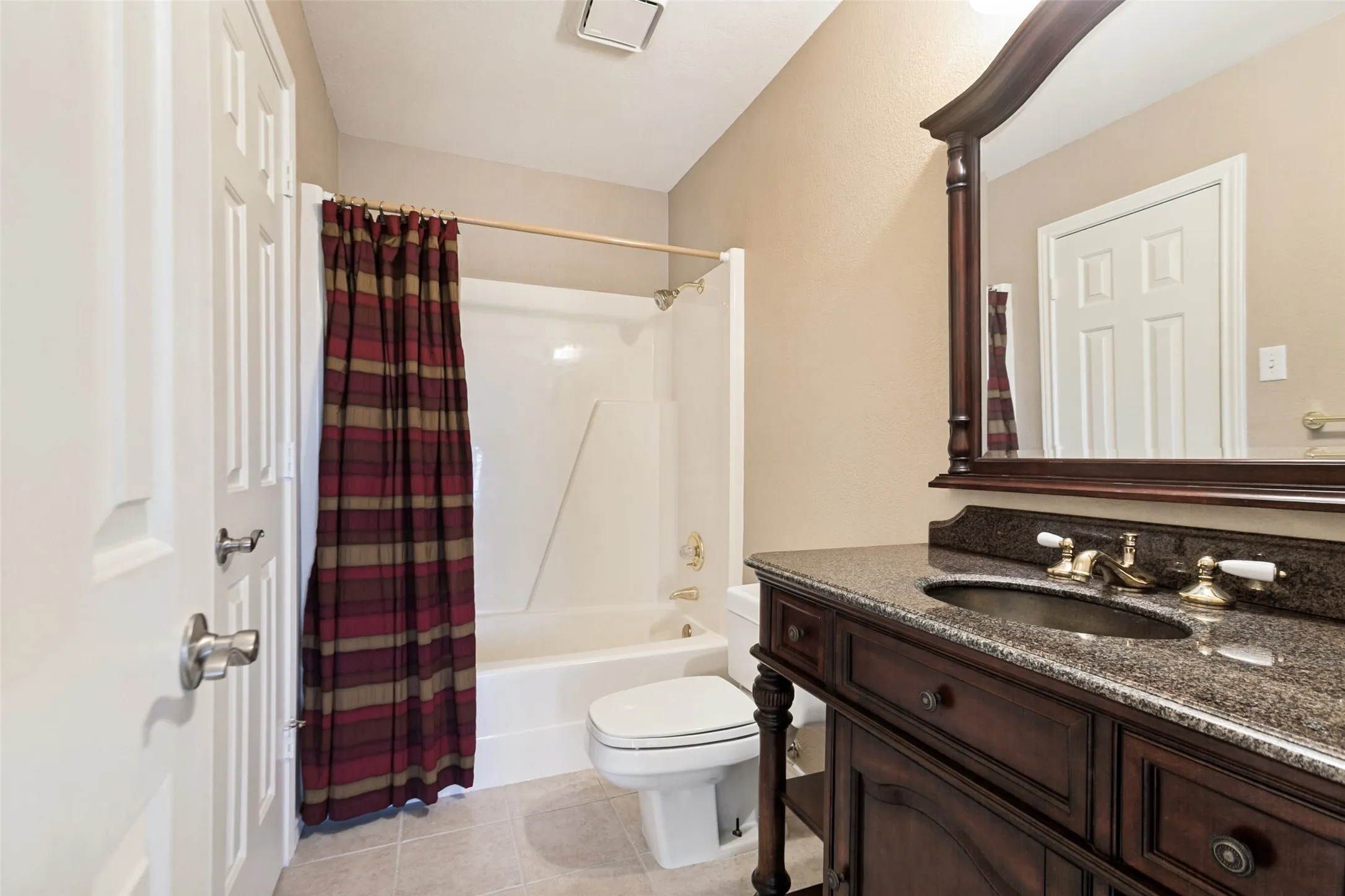 Single Family Residence For Sale in Dallas County , 2605 Oak Point Drive, Garland, Texas 75044, 4 Bedroom, 4 Bathroom, 3 Garage spaces, 4,071 Sqft, built in 1986, mls#21383930, Real Estate Agent in Garland, Homes For Sale in Dallas county, Homes For Sale in Garland, Realtor in Garland Texas, Real Estate Brokerage Independent Realty Texas, Luminita Cordes Realtor