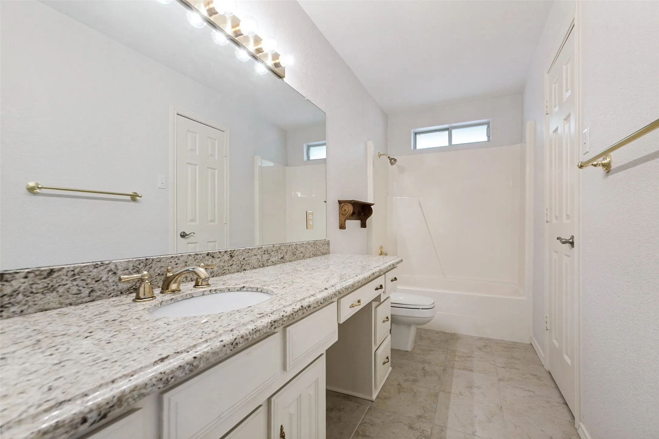 Single Family Residence For Sale in Dallas County , 2605 Oak Point Drive, Garland, Texas 75044, 4 Bedroom, 4 Bathroom, 3 Garage spaces, 4,071 Sqft, built in 1986, mls#21383930, Real Estate Agent in Garland, Homes For Sale in Dallas county, Homes For Sale in Garland, Realtor in Garland Texas, Real Estate Brokerage Independent Realty Texas, Luminita Cordes Realtor