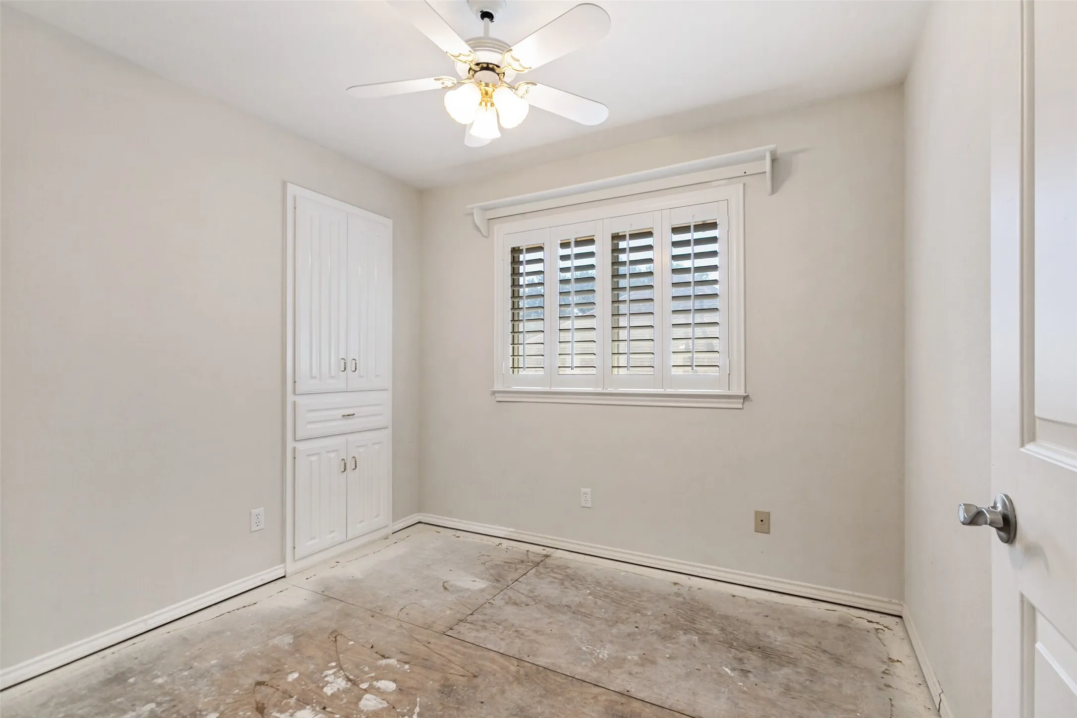 Single Family Residence For Sale in Dallas County , 2605 Oak Point Drive, Garland, Texas 75044, 4 Bedroom, 4 Bathroom, 3 Garage spaces, 4,071 Sqft, built in 1986, mls#21383930, Real Estate Agent in Garland, Homes For Sale in Dallas county, Homes For Sale in Garland, Realtor in Garland Texas, Real Estate Brokerage Independent Realty Texas, Luminita Cordes Realtor