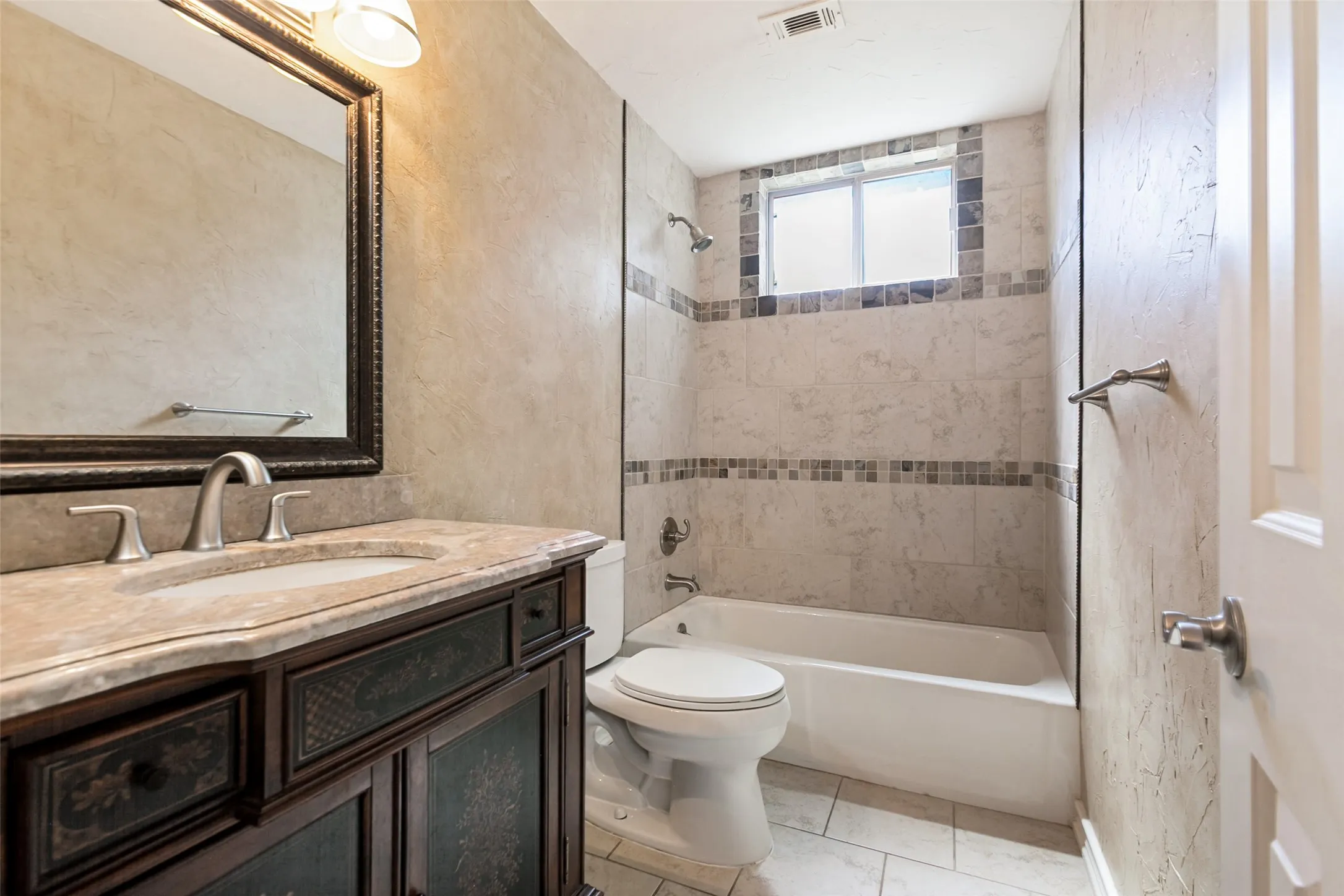 Single Family Residence For Sale in Dallas County , 2605 Oak Point Drive, Garland, Texas 75044, 4 Bedroom, 4 Bathroom, 3 Garage spaces, 4,071 Sqft, built in 1986, mls#21383930, Real Estate Agent in Garland, Homes For Sale in Dallas county, Homes For Sale in Garland, Realtor in Garland Texas, Real Estate Brokerage Independent Realty Texas, Luminita Cordes Realtor