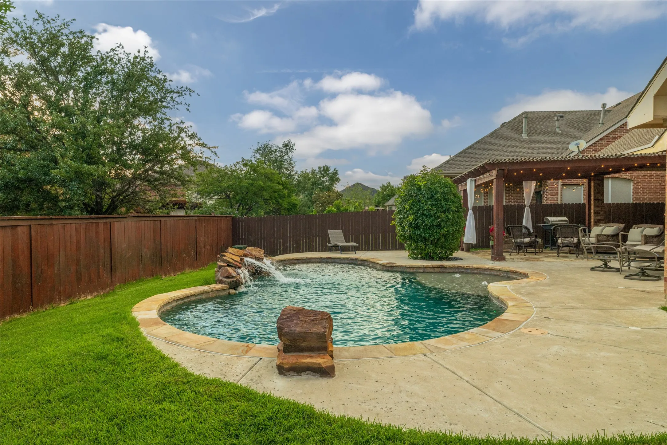 Single Family Residence For Sale in Tarrant County , 9605 Lacey Lane, Fort Worth, Texas 76244, 4 Bedroom, 4 Bathroom, 2 Garage spaces, 3,442 Sqft, built in 2005, mls#21384888, Real Estate Agent in Fort Worth, Homes For Sale in Tarrant county, Homes For Sale in Fort Worth, Realtor in Fort Worth Texas, Real Estate Brokerage Independent Realty Texas, Luminita Cordes Realtor
