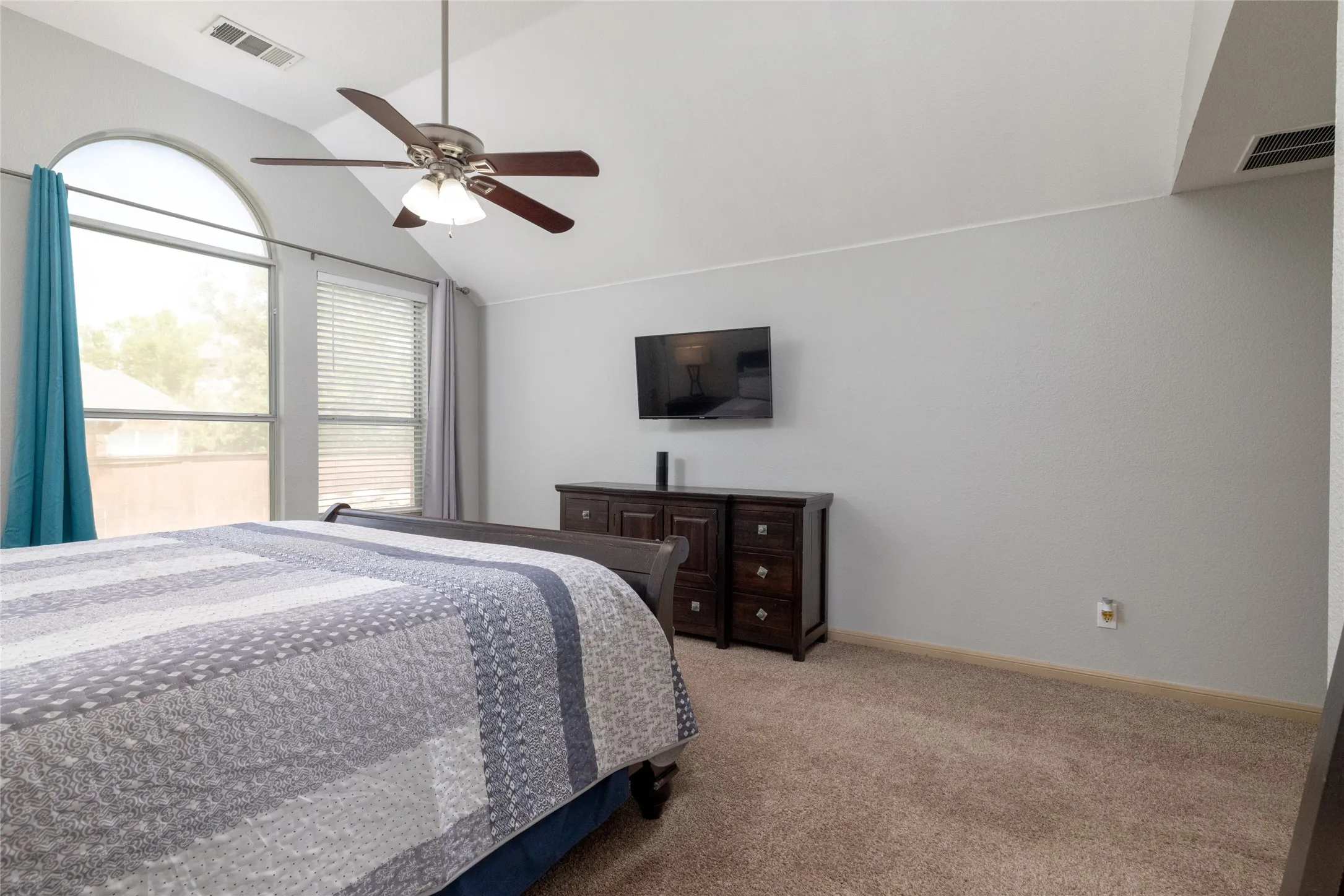 Single Family Residence For Sale in Tarrant County , 9605 Lacey Lane, Fort Worth, Texas 76244, 4 Bedroom, 4 Bathroom, 2 Garage spaces, 3,442 Sqft, built in 2005, mls#21384888, Real Estate Agent in Fort Worth, Homes For Sale in Tarrant county, Homes For Sale in Fort Worth, Realtor in Fort Worth Texas, Real Estate Brokerage Independent Realty Texas, Luminita Cordes Realtor