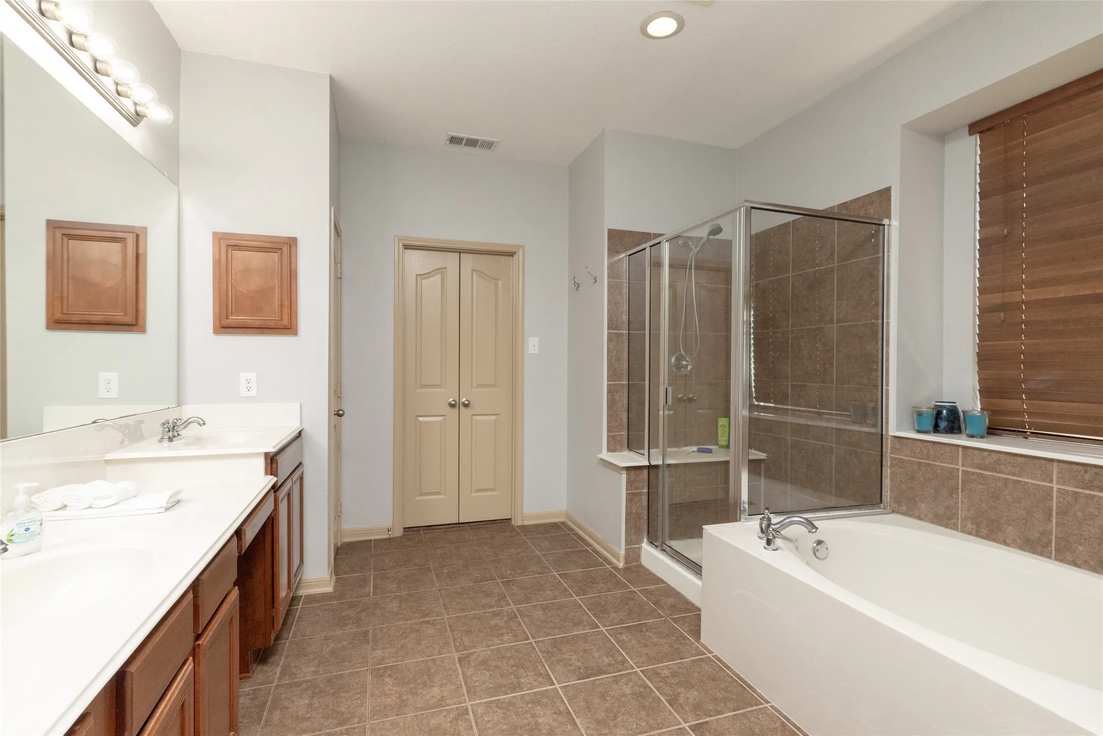Single Family Residence For Sale in Tarrant County , 9605 Lacey Lane, Fort Worth, Texas 76244, 4 Bedroom, 4 Bathroom, 2 Garage spaces, 3,442 Sqft, built in 2005, mls#21384888, Real Estate Agent in Fort Worth, Homes For Sale in Tarrant county, Homes For Sale in Fort Worth, Realtor in Fort Worth Texas, Real Estate Brokerage Independent Realty Texas, Luminita Cordes Realtor