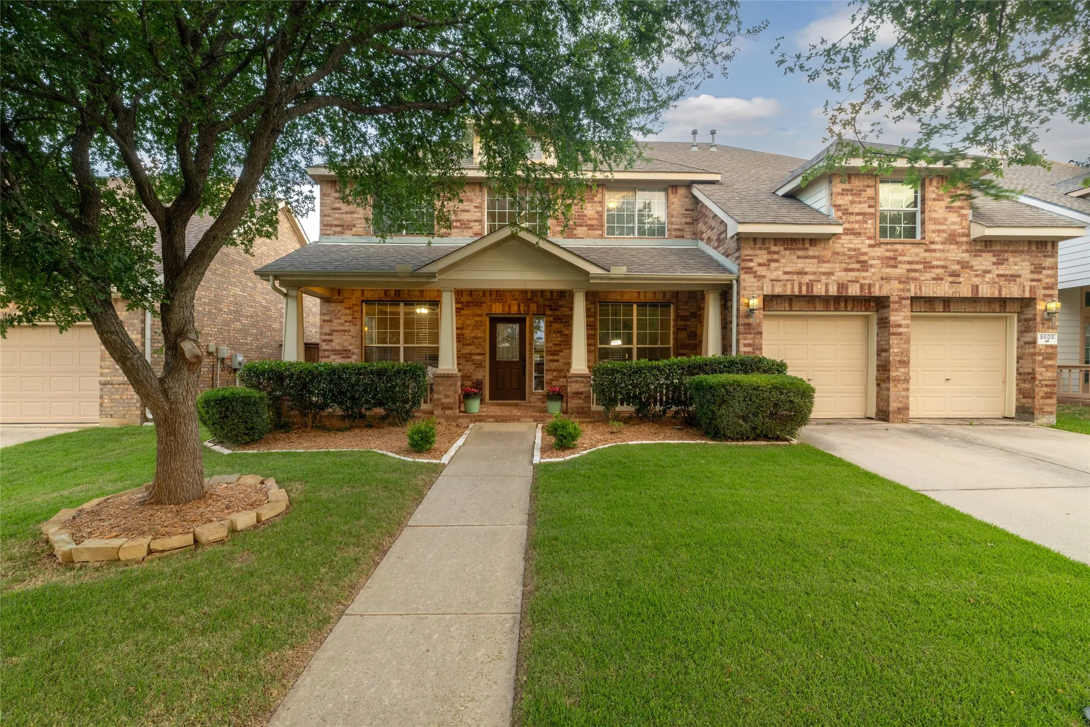 Single Family Residence For Sale in Tarrant County , 9605 Lacey Lane, Fort Worth, Texas 76244, 4 Bedroom, 4 Bathroom, 2 Garage spaces, 3,442 Sqft, built in 2005, mls#21384888, Real Estate Agent in Fort Worth, Homes For Sale in Tarrant county, Homes For Sale in Fort Worth, Realtor in Fort Worth Texas, Real Estate Brokerage Independent Realty Texas, Luminita Cordes Realtor
