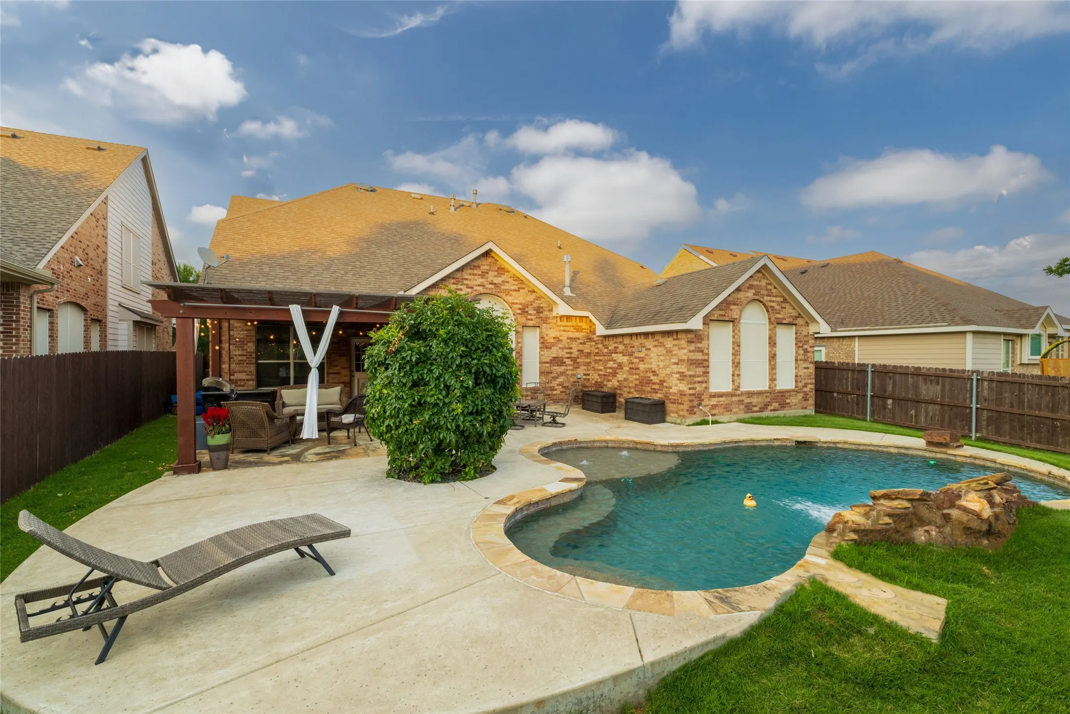Single Family Residence For Sale in Tarrant County , 9605 Lacey Lane, Fort Worth, Texas 76244, 4 Bedroom, 4 Bathroom, 2 Garage spaces, 3,442 Sqft, built in 2005, mls#21384888, Real Estate Agent in Fort Worth, Homes For Sale in Tarrant county, Homes For Sale in Fort Worth, Realtor in Fort Worth Texas, Real Estate Brokerage Independent Realty Texas, Luminita Cordes Realtor