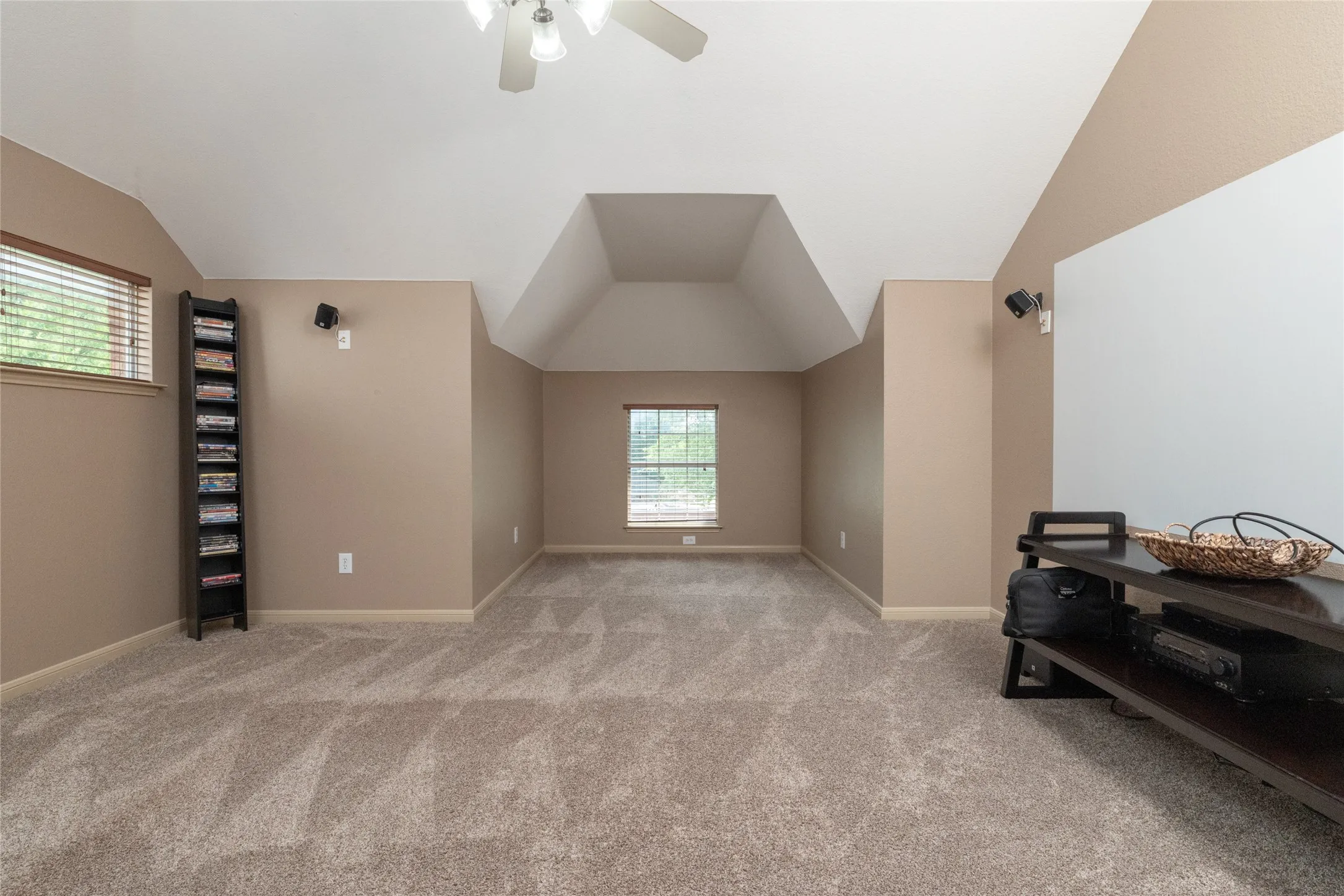Single Family Residence For Sale in Tarrant County , 9605 Lacey Lane, Fort Worth, Texas 76244, 4 Bedroom, 4 Bathroom, 2 Garage spaces, 3,442 Sqft, built in 2005, mls#21384888, Real Estate Agent in Fort Worth, Homes For Sale in Tarrant county, Homes For Sale in Fort Worth, Realtor in Fort Worth Texas, Real Estate Brokerage Independent Realty Texas, Luminita Cordes Realtor