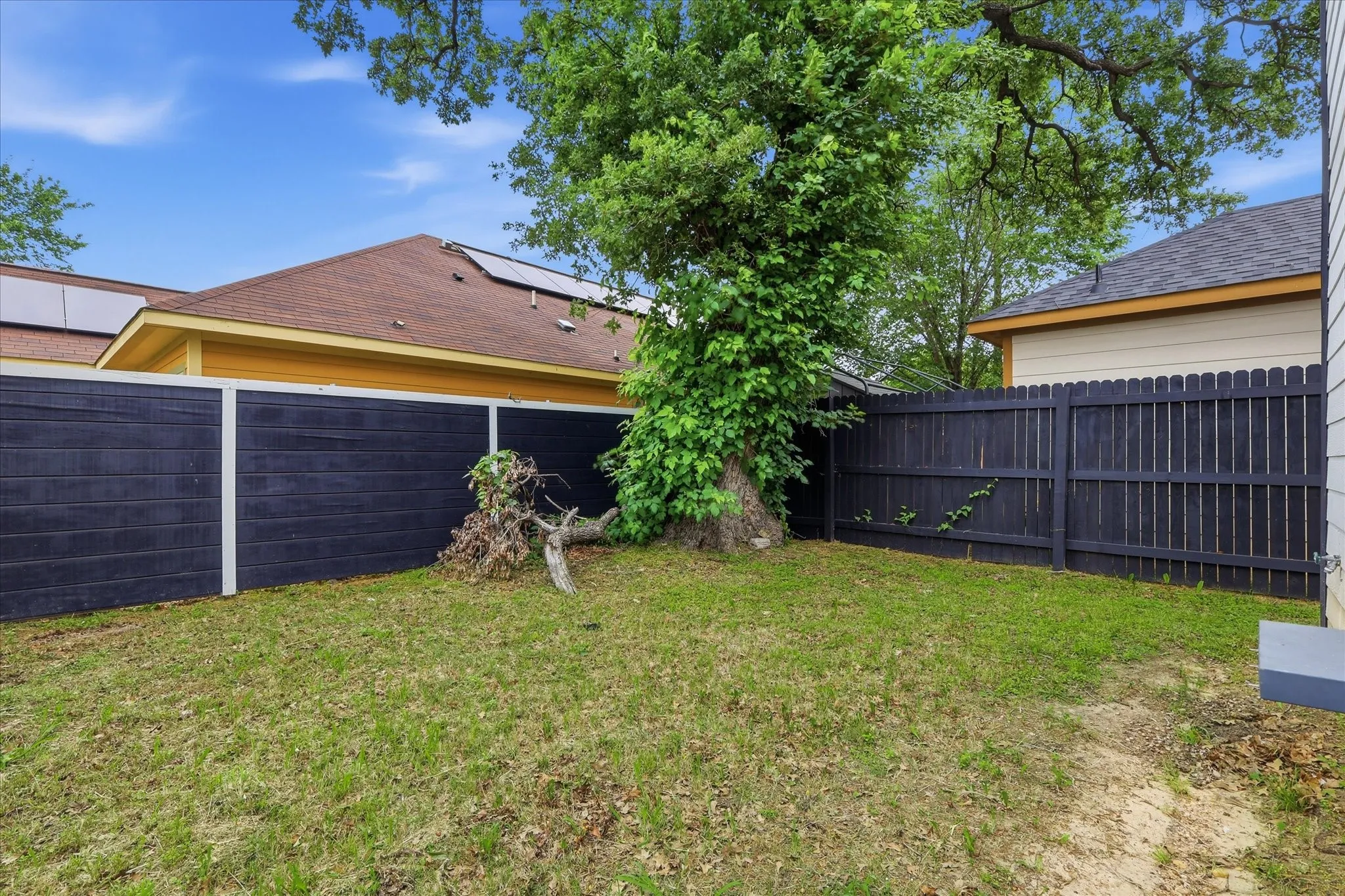 Single Family Residence For Sale in Dallas County , 3412 Meadow Street, Dallas, Texas 75215, 3 Bedroom, 3 Bathroom, 1 Garage spaces, 1,632 Sqft, built in 2022, mls#21384952, Real Estate Agent in Dallas, Homes For Sale in Dallas county, Homes For Sale in Dallas, Realtor in Dallas Texas, Real Estate Brokerage Independent Realty Texas, Luminita Cordes Realtor