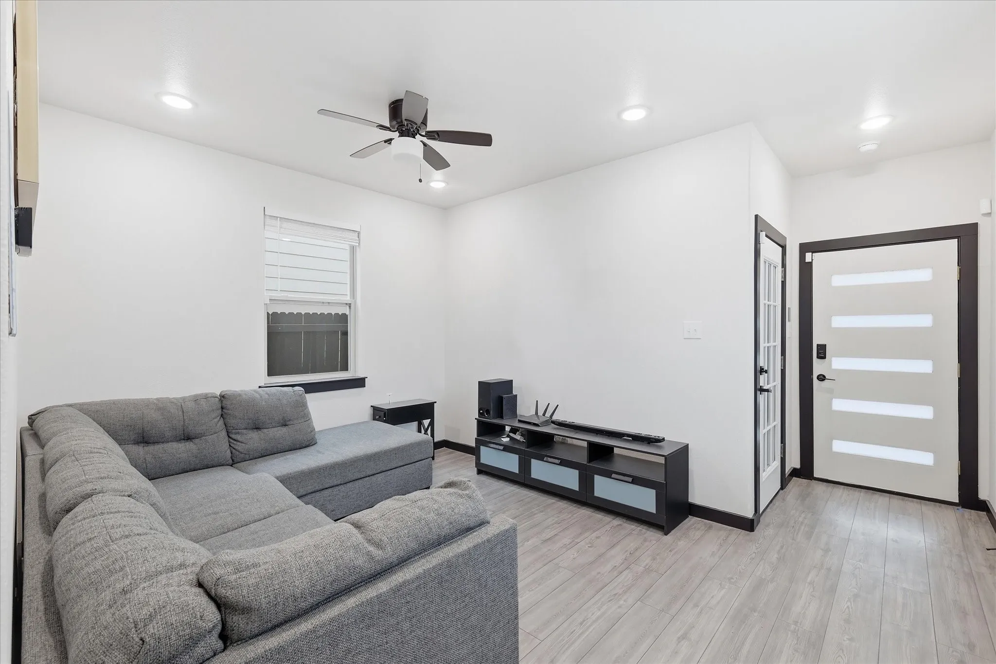 Single Family Residence For Sale in Dallas County , 3412 Meadow Street, Dallas, Texas 75215, 3 Bedroom, 3 Bathroom, 1 Garage spaces, 1,632 Sqft, built in 2022, mls#21384952, Real Estate Agent in Dallas, Homes For Sale in Dallas county, Homes For Sale in Dallas, Realtor in Dallas Texas, Real Estate Brokerage Independent Realty Texas, Luminita Cordes Realtor