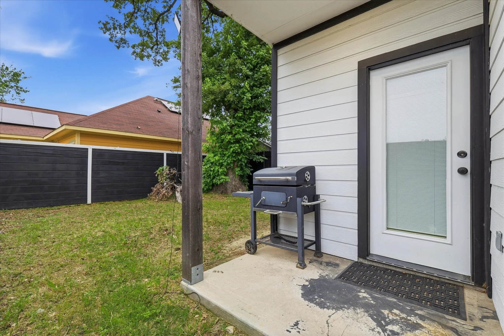 Single Family Residence For Sale in Dallas County , 3412 Meadow Street, Dallas, Texas 75215, 3 Bedroom, 3 Bathroom, 1 Garage spaces, 1,632 Sqft, built in 2022, mls#21384952, Real Estate Agent in Dallas, Homes For Sale in Dallas county, Homes For Sale in Dallas, Realtor in Dallas Texas, Real Estate Brokerage Independent Realty Texas, Luminita Cordes Realtor