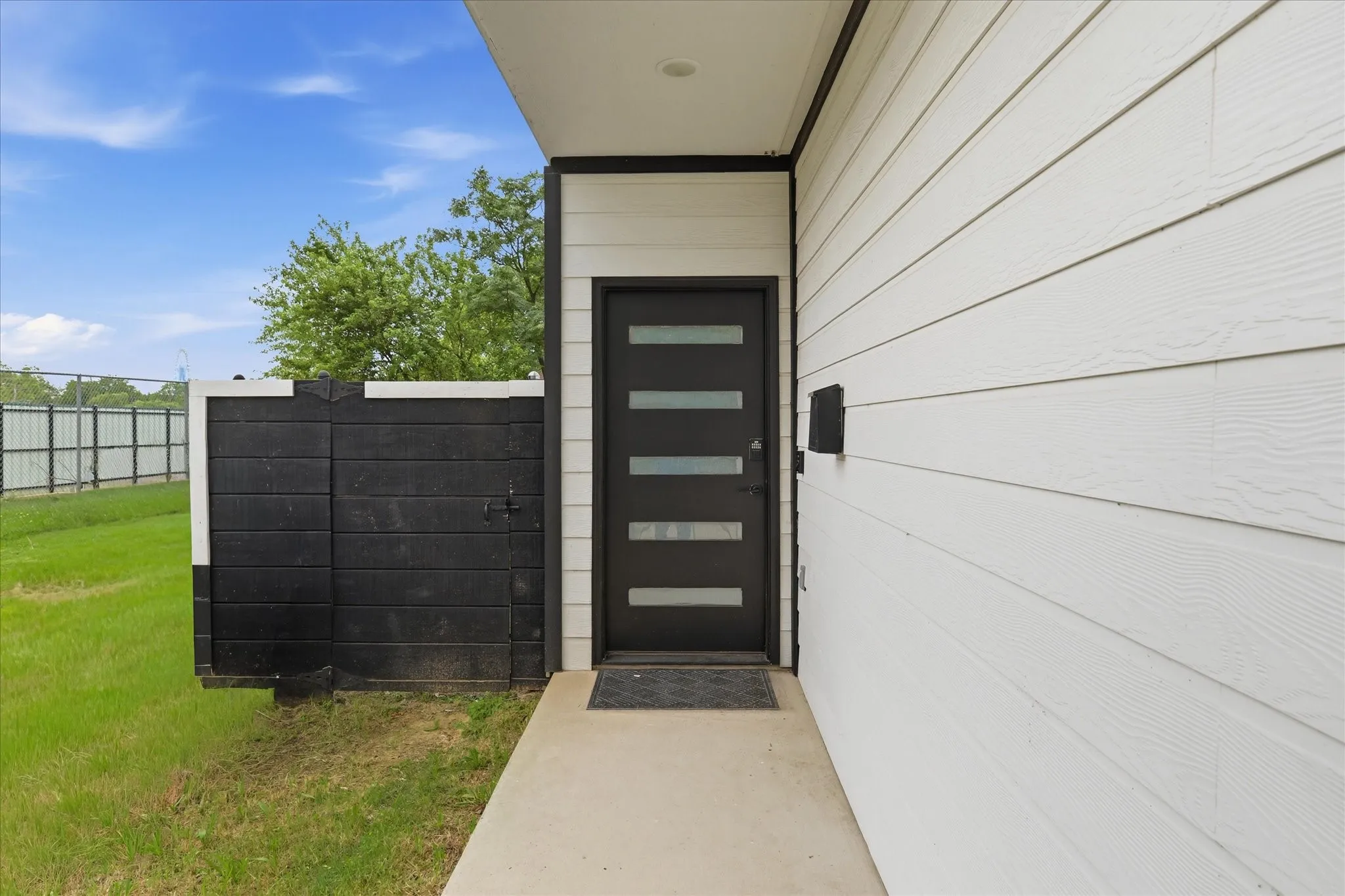 Single Family Residence For Sale in Dallas County , 3412 Meadow Street, Dallas, Texas 75215, 3 Bedroom, 3 Bathroom, 1 Garage spaces, 1,632 Sqft, built in 2022, mls#21384952, Real Estate Agent in Dallas, Homes For Sale in Dallas county, Homes For Sale in Dallas, Realtor in Dallas Texas, Real Estate Brokerage Independent Realty Texas, Luminita Cordes Realtor