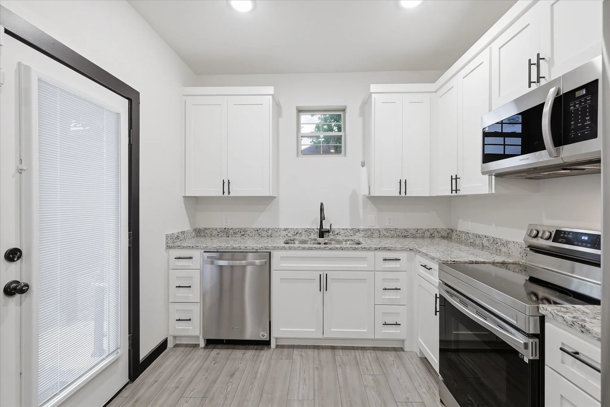 Single Family Residence For Sale in Dallas County , 3412 Meadow Street, Dallas, Texas 75215, 3 Bedroom, 3 Bathroom, 1 Garage spaces, 1,632 Sqft, built in 2022, mls#21384952, Real Estate Agent in Dallas, Homes For Sale in Dallas county, Homes For Sale in Dallas, Realtor in Dallas Texas, Real Estate Brokerage Independent Realty Texas, Luminita Cordes Realtor