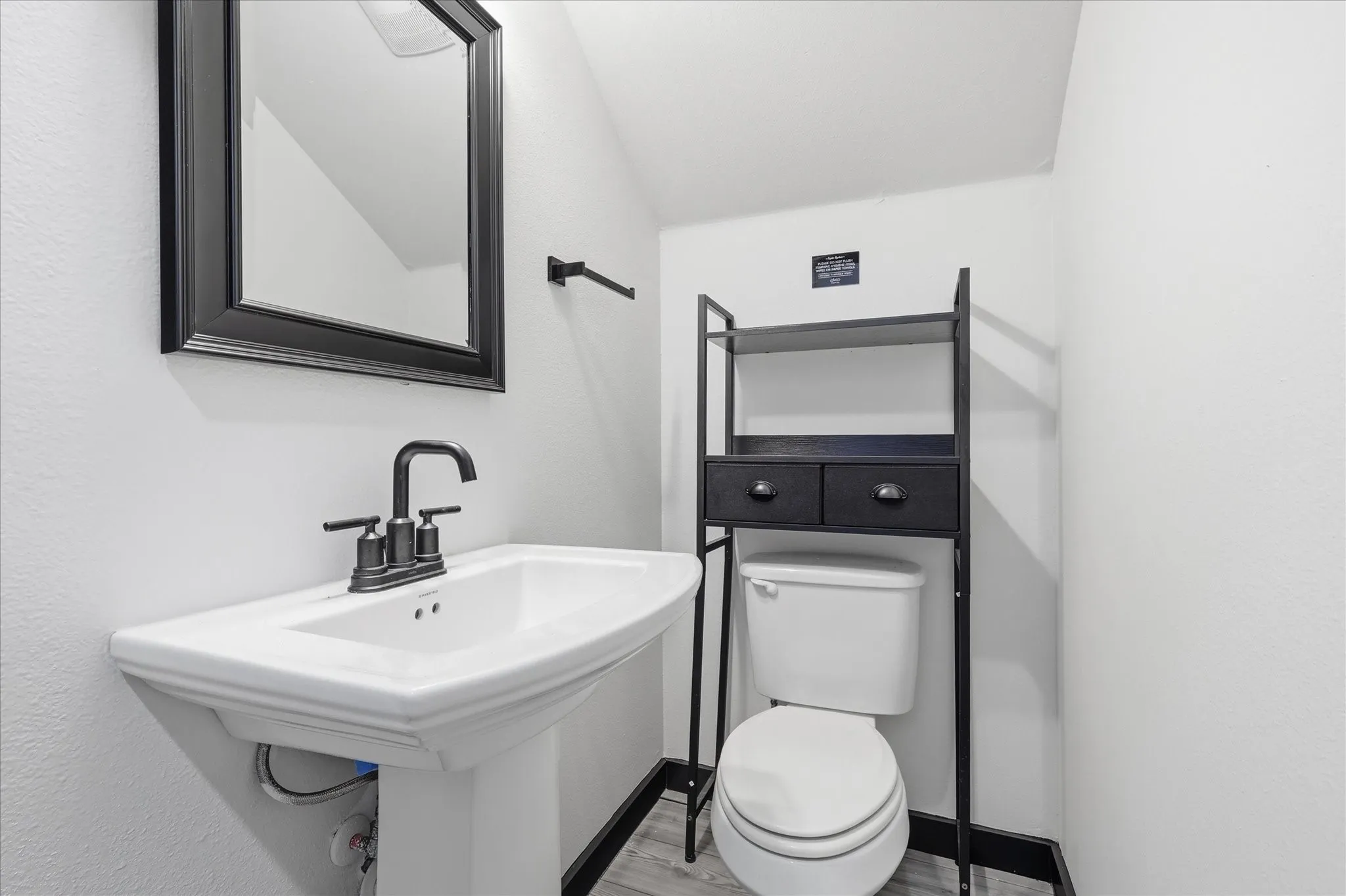 Single Family Residence For Sale in Dallas County , 3412 Meadow Street, Dallas, Texas 75215, 3 Bedroom, 3 Bathroom, 1 Garage spaces, 1,632 Sqft, built in 2022, mls#21384952, Real Estate Agent in Dallas, Homes For Sale in Dallas county, Homes For Sale in Dallas, Realtor in Dallas Texas, Real Estate Brokerage Independent Realty Texas, Luminita Cordes Realtor