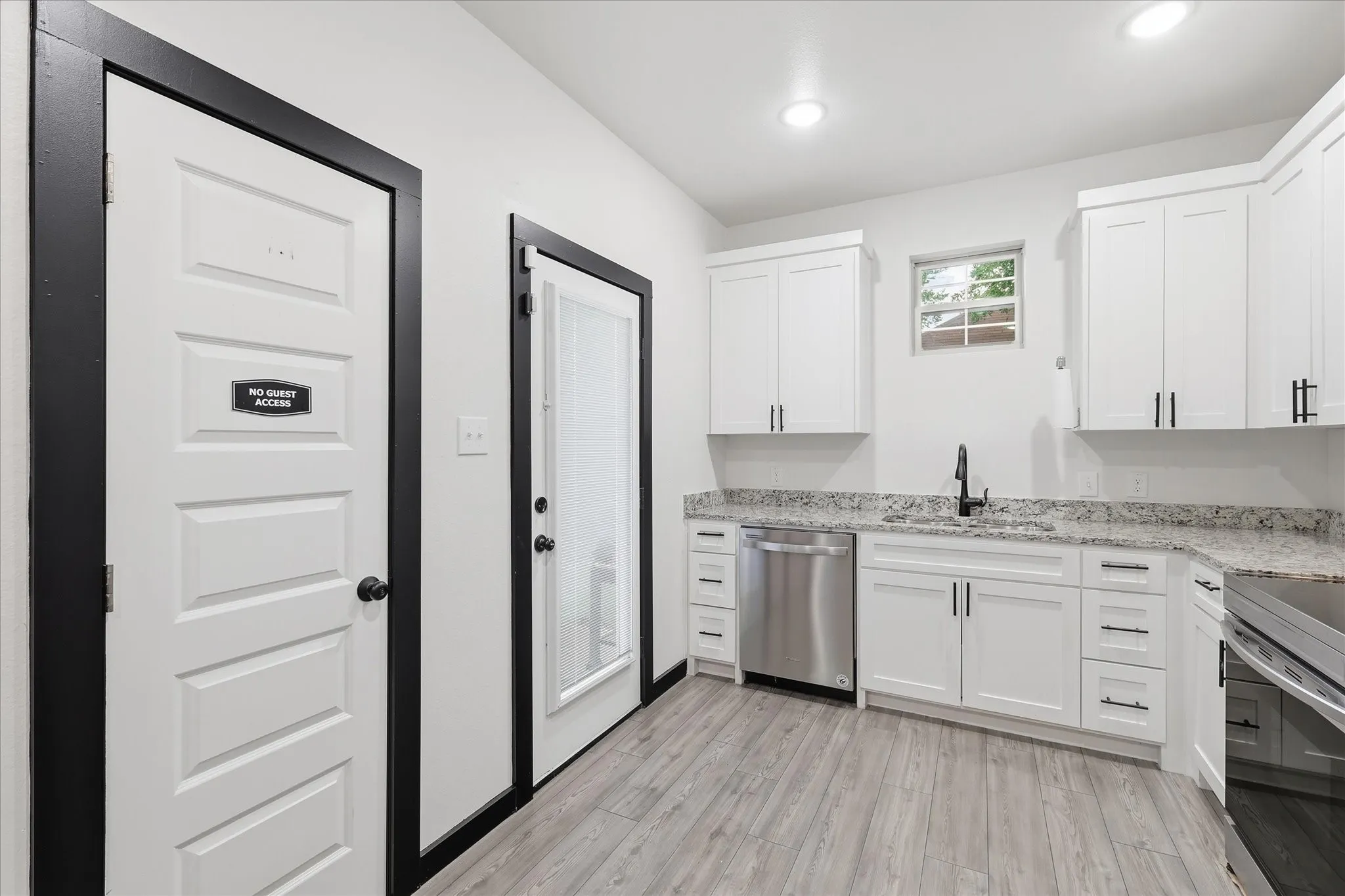 Single Family Residence For Sale in Dallas County , 3412 Meadow Street, Dallas, Texas 75215, 3 Bedroom, 3 Bathroom, 1 Garage spaces, 1,632 Sqft, built in 2022, mls#21384952, Real Estate Agent in Dallas, Homes For Sale in Dallas county, Homes For Sale in Dallas, Realtor in Dallas Texas, Real Estate Brokerage Independent Realty Texas, Luminita Cordes Realtor