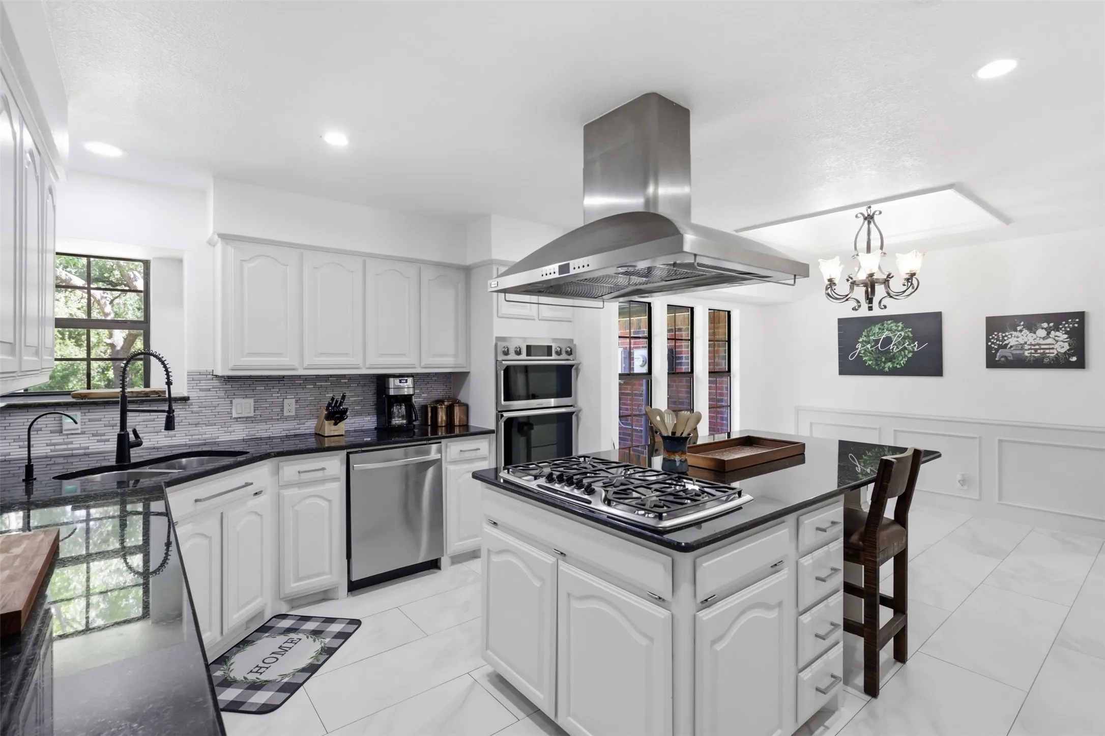 Single Family Residence For Sale in Denton County , 1821 Quail Run Drive, Corinth, Texas 76208, 3 Bedroom, 3 Bathroom, 2 Garage spaces, 2,520 Sqft, built in 1986, mls#21380726, Real Estate Agent in Corinth, Homes For Sale in Denton county, Homes For Sale in Corinth, Realtor in Corinth Texas, Real Estate Brokerage Independent Realty Texas, Luminita Cordes Realtor