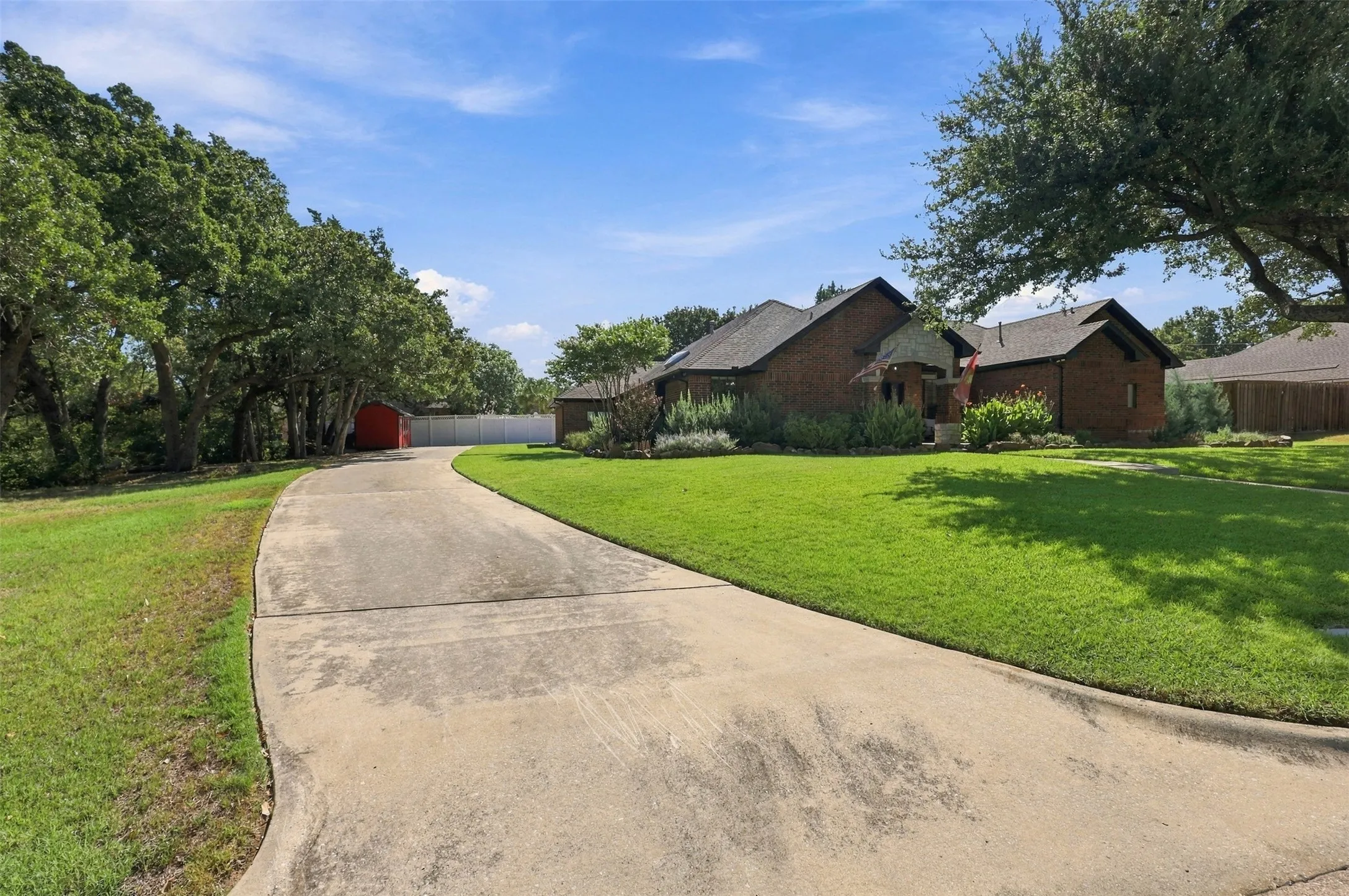 Single Family Residence For Sale in Denton County , 1821 Quail Run Drive, Corinth, Texas 76208, 3 Bedroom, 3 Bathroom, 2 Garage spaces, 2,520 Sqft, built in 1986, mls#21380726, Real Estate Agent in Corinth, Homes For Sale in Denton county, Homes For Sale in Corinth, Realtor in Corinth Texas, Real Estate Brokerage Independent Realty Texas, Luminita Cordes Realtor