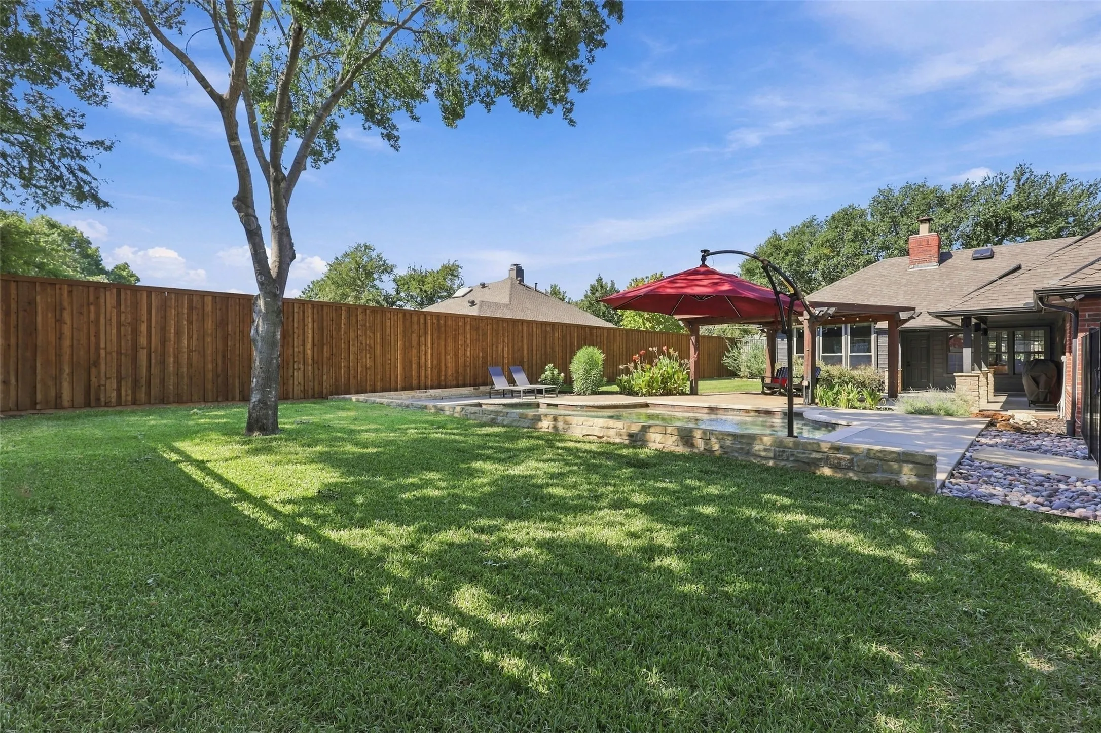 Single Family Residence For Sale in Denton County , 1821 Quail Run Drive, Corinth, Texas 76208, 3 Bedroom, 3 Bathroom, 2 Garage spaces, 2,520 Sqft, built in 1986, mls#21380726, Real Estate Agent in Corinth, Homes For Sale in Denton county, Homes For Sale in Corinth, Realtor in Corinth Texas, Real Estate Brokerage Independent Realty Texas, Luminita Cordes Realtor