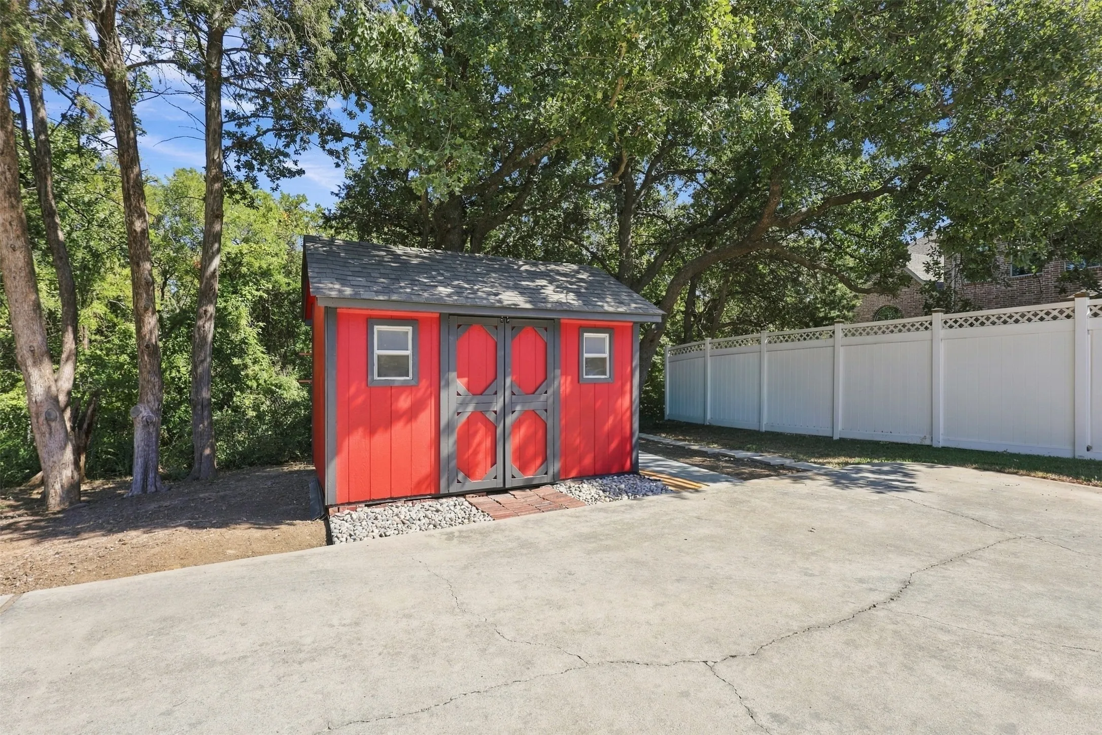 Single Family Residence For Sale in Denton County , 1821 Quail Run Drive, Corinth, Texas 76208, 3 Bedroom, 3 Bathroom, 2 Garage spaces, 2,520 Sqft, built in 1986, mls#21380726, Real Estate Agent in Corinth, Homes For Sale in Denton county, Homes For Sale in Corinth, Realtor in Corinth Texas, Real Estate Brokerage Independent Realty Texas, Luminita Cordes Realtor