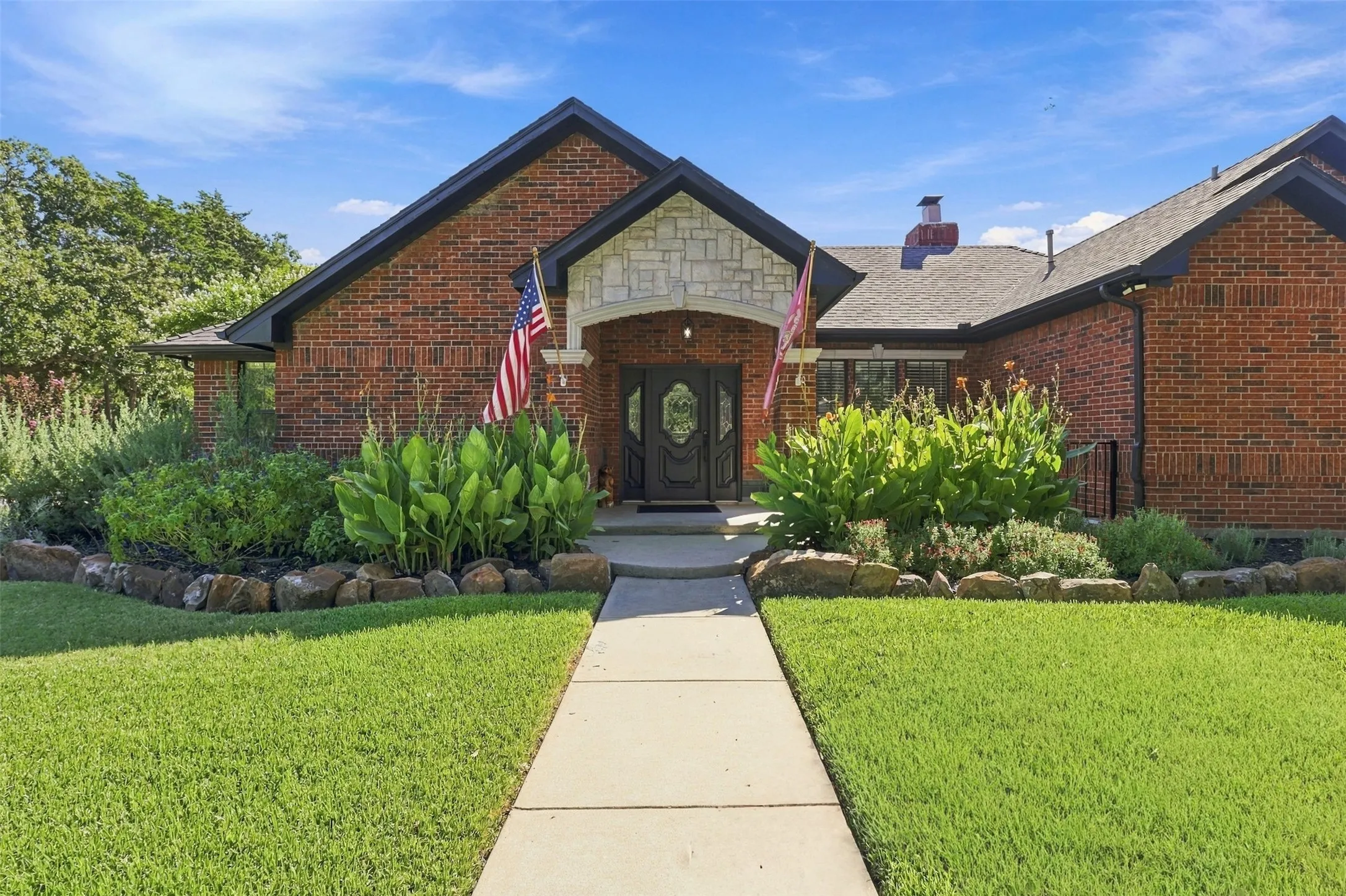 Single Family Residence For Sale in Denton County , 1821 Quail Run Drive, Corinth, Texas 76208, 3 Bedroom, 3 Bathroom, 2 Garage spaces, 2,520 Sqft, built in 1986, mls#21380726, Real Estate Agent in Corinth, Homes For Sale in Denton county, Homes For Sale in Corinth, Realtor in Corinth Texas, Real Estate Brokerage Independent Realty Texas, Luminita Cordes Realtor