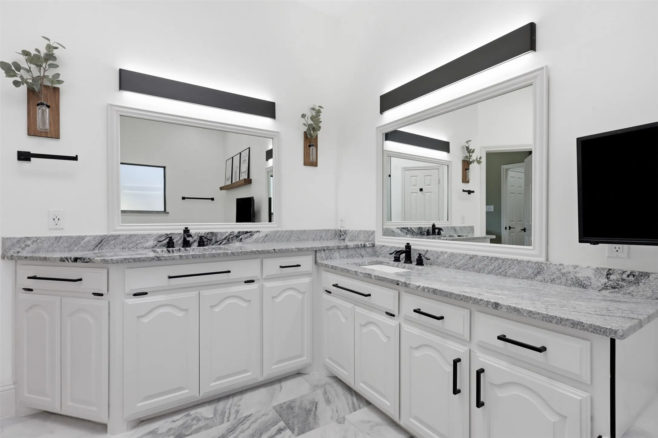 Single Family Residence For Sale in Denton County , 1821 Quail Run Drive, Corinth, Texas 76208, 3 Bedroom, 3 Bathroom, 2 Garage spaces, 2,520 Sqft, built in 1986, mls#21380726, Real Estate Agent in Corinth, Homes For Sale in Denton county, Homes For Sale in Corinth, Realtor in Corinth Texas, Real Estate Brokerage Independent Realty Texas, Luminita Cordes Realtor