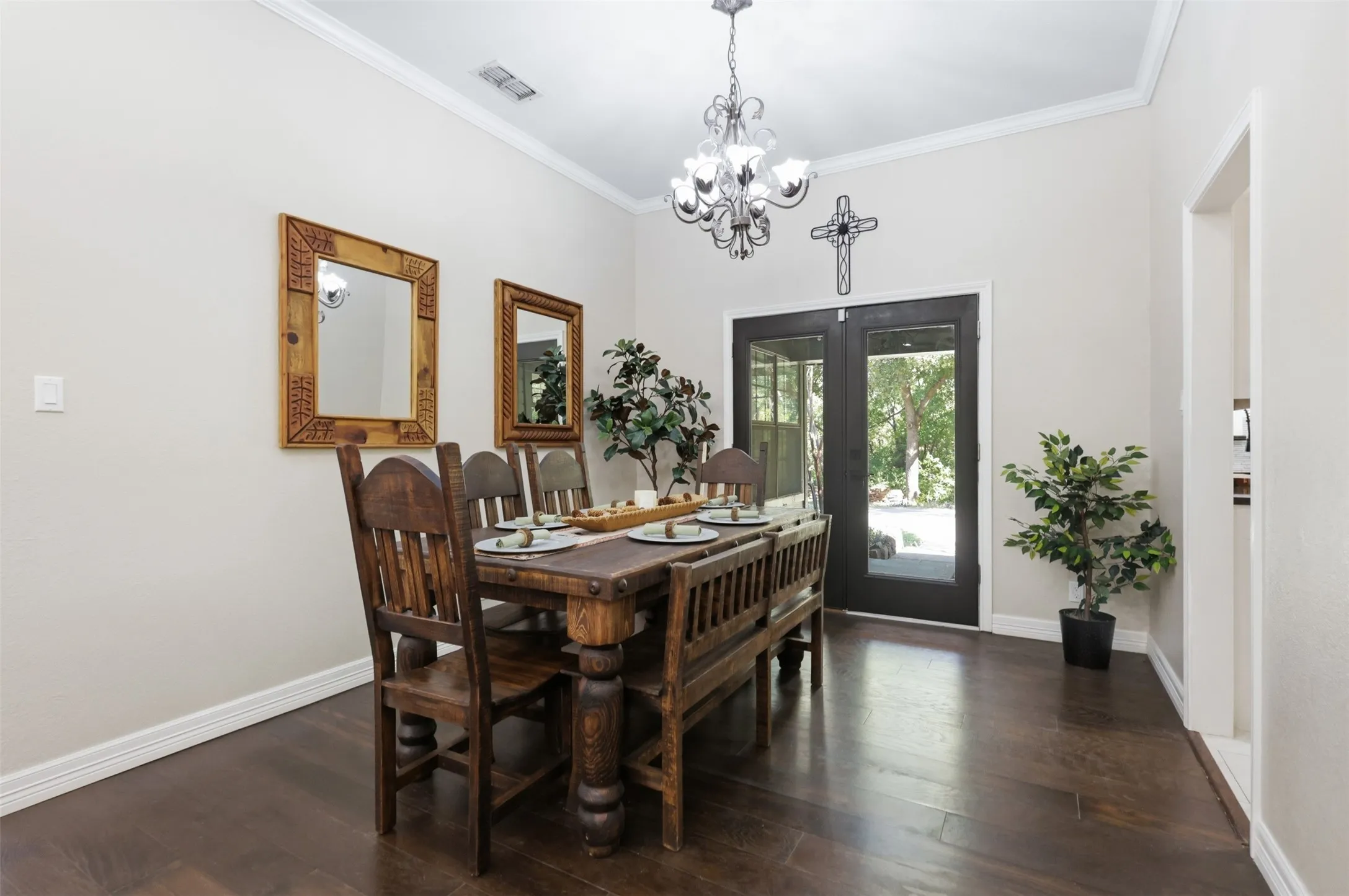 Single Family Residence For Sale in Denton County , 1821 Quail Run Drive, Corinth, Texas 76208, 3 Bedroom, 3 Bathroom, 2 Garage spaces, 2,520 Sqft, built in 1986, mls#21380726, Real Estate Agent in Corinth, Homes For Sale in Denton county, Homes For Sale in Corinth, Realtor in Corinth Texas, Real Estate Brokerage Independent Realty Texas, Luminita Cordes Realtor