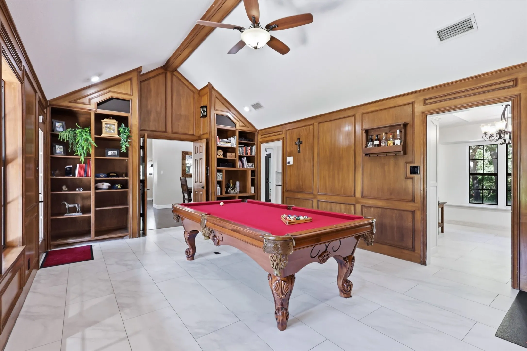 Single Family Residence For Sale in Denton County , 1821 Quail Run Drive, Corinth, Texas 76208, 3 Bedroom, 3 Bathroom, 2 Garage spaces, 2,520 Sqft, built in 1986, mls#21380726, Real Estate Agent in Corinth, Homes For Sale in Denton county, Homes For Sale in Corinth, Realtor in Corinth Texas, Real Estate Brokerage Independent Realty Texas, Luminita Cordes Realtor