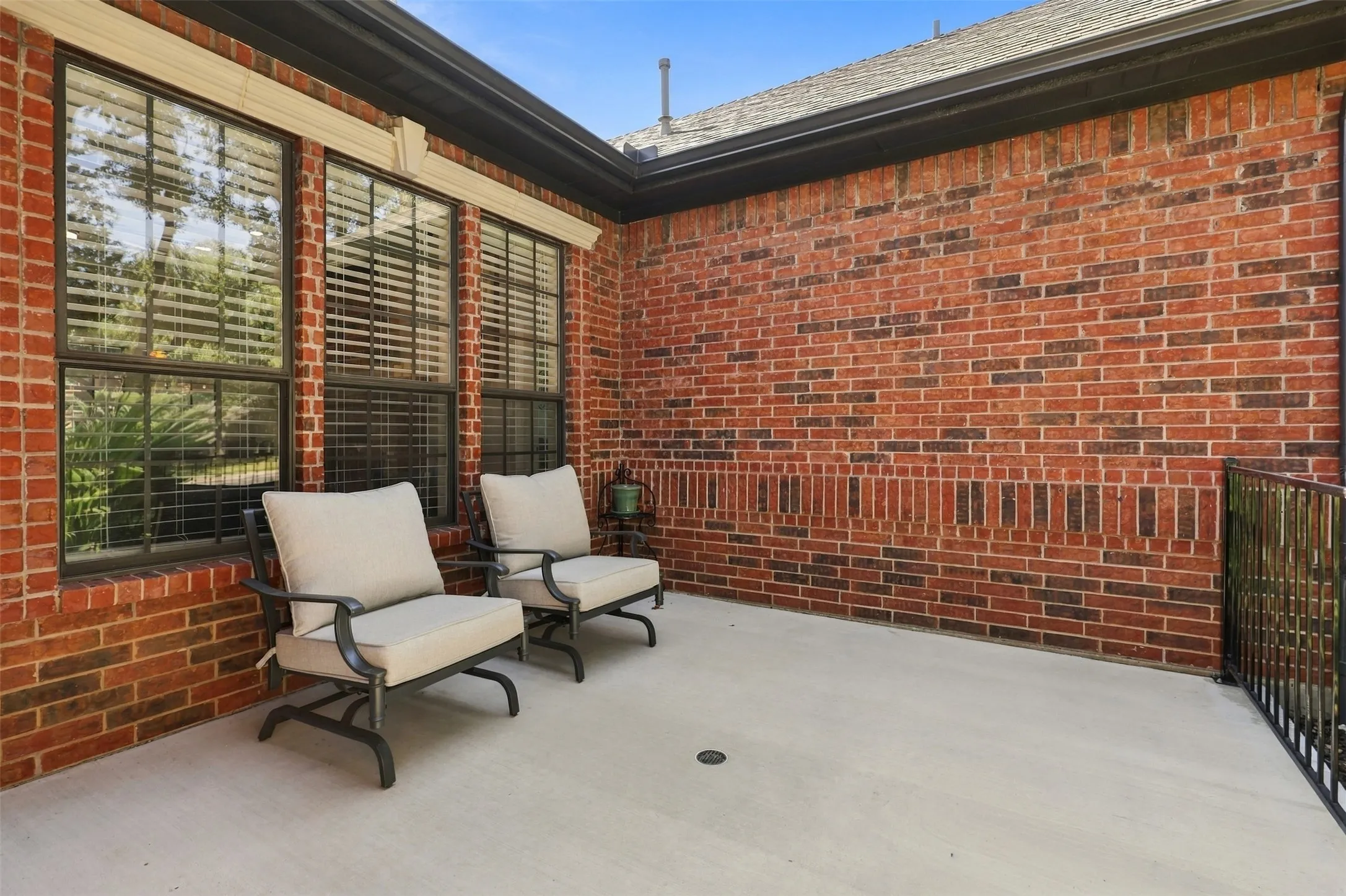 Single Family Residence For Sale in Denton County , 1821 Quail Run Drive, Corinth, Texas 76208, 3 Bedroom, 3 Bathroom, 2 Garage spaces, 2,520 Sqft, built in 1986, mls#21380726, Real Estate Agent in Corinth, Homes For Sale in Denton county, Homes For Sale in Corinth, Realtor in Corinth Texas, Real Estate Brokerage Independent Realty Texas, Luminita Cordes Realtor