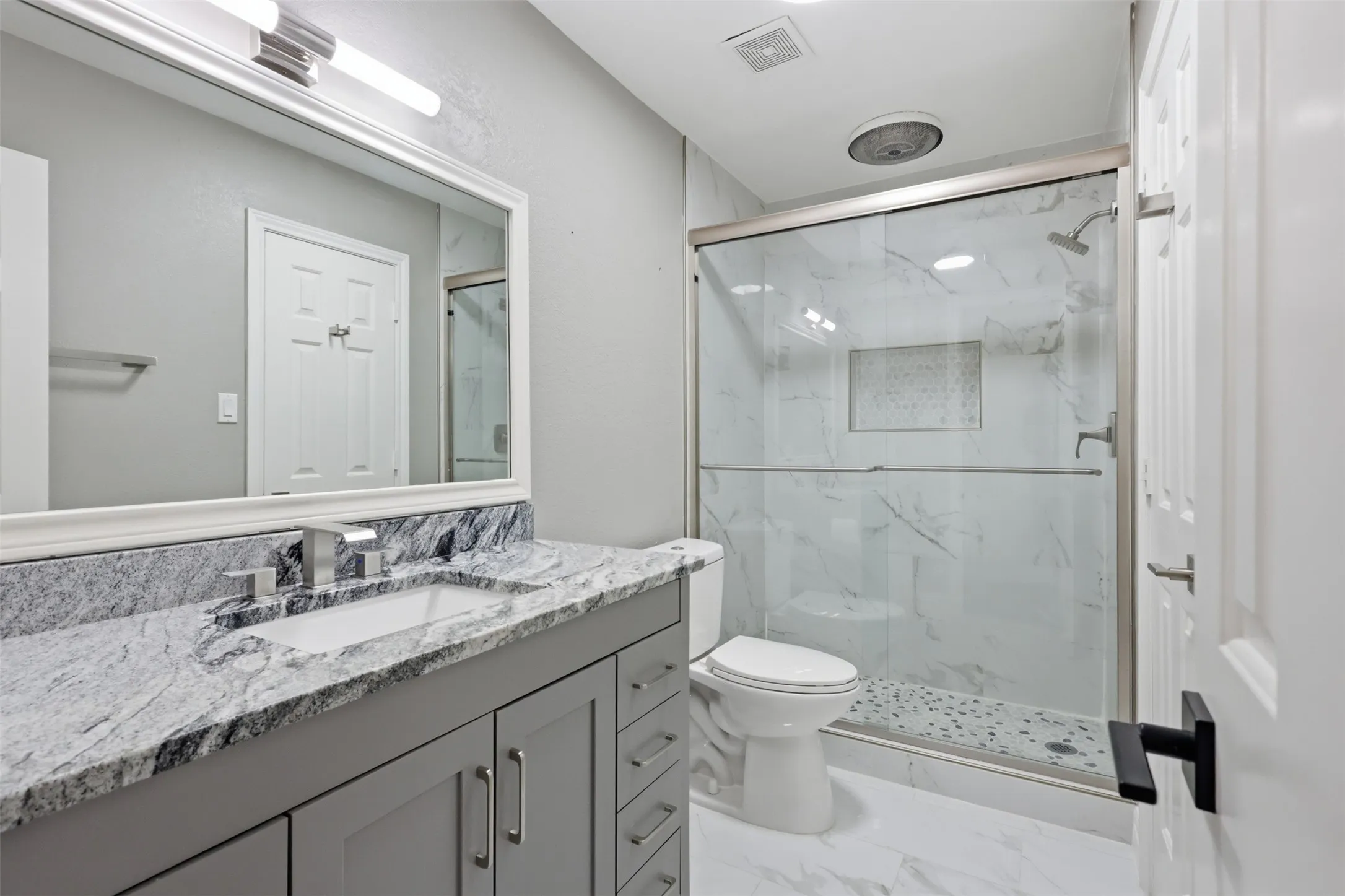 Single Family Residence For Sale in Denton County , 1821 Quail Run Drive, Corinth, Texas 76208, 3 Bedroom, 3 Bathroom, 2 Garage spaces, 2,520 Sqft, built in 1986, mls#21380726, Real Estate Agent in Corinth, Homes For Sale in Denton county, Homes For Sale in Corinth, Realtor in Corinth Texas, Real Estate Brokerage Independent Realty Texas, Luminita Cordes Realtor
