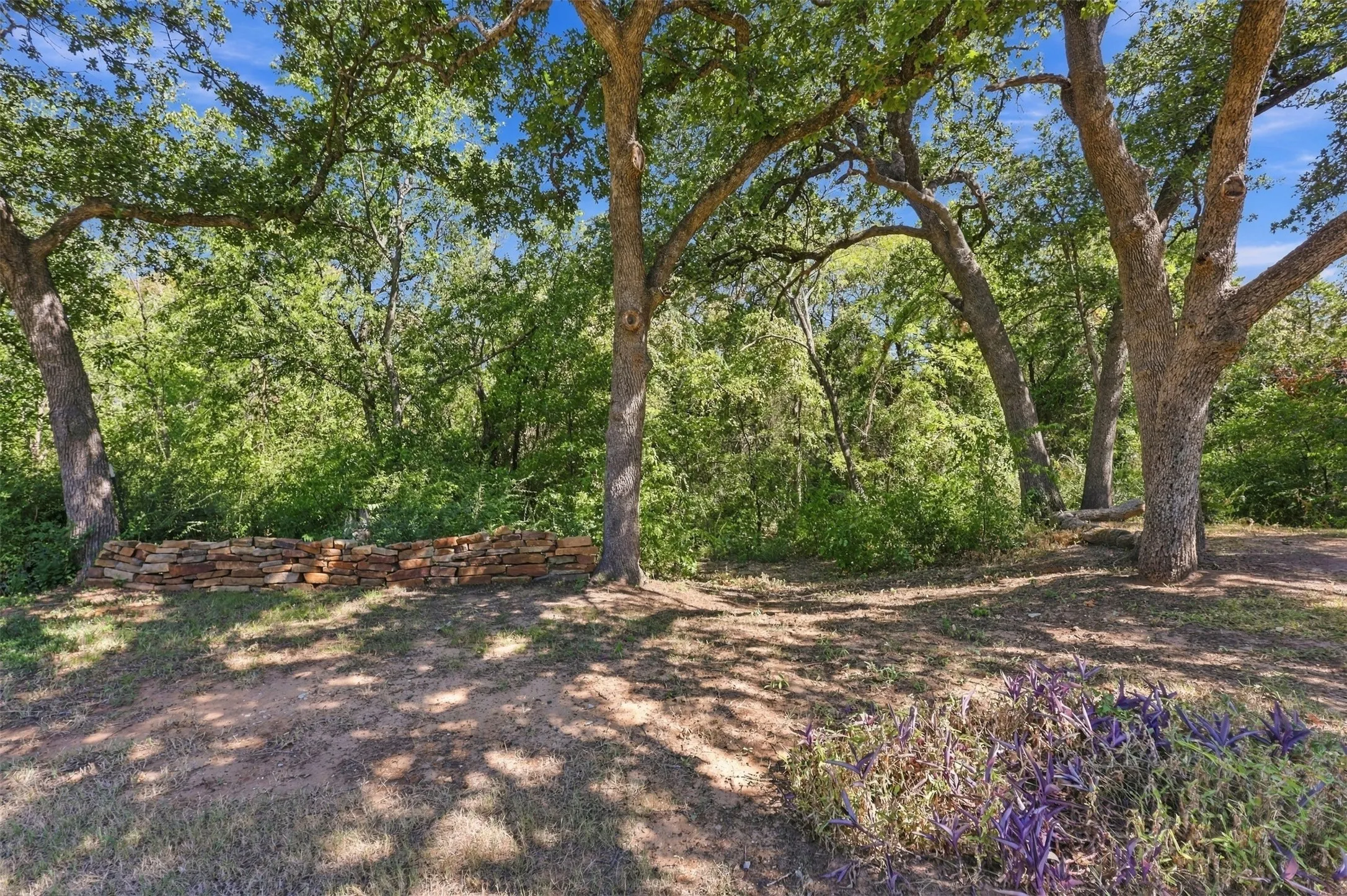 Single Family Residence For Sale in Denton County , 1821 Quail Run Drive, Corinth, Texas 76208, 3 Bedroom, 3 Bathroom, 2 Garage spaces, 2,520 Sqft, built in 1986, mls#21380726, Real Estate Agent in Corinth, Homes For Sale in Denton county, Homes For Sale in Corinth, Realtor in Corinth Texas, Real Estate Brokerage Independent Realty Texas, Luminita Cordes Realtor