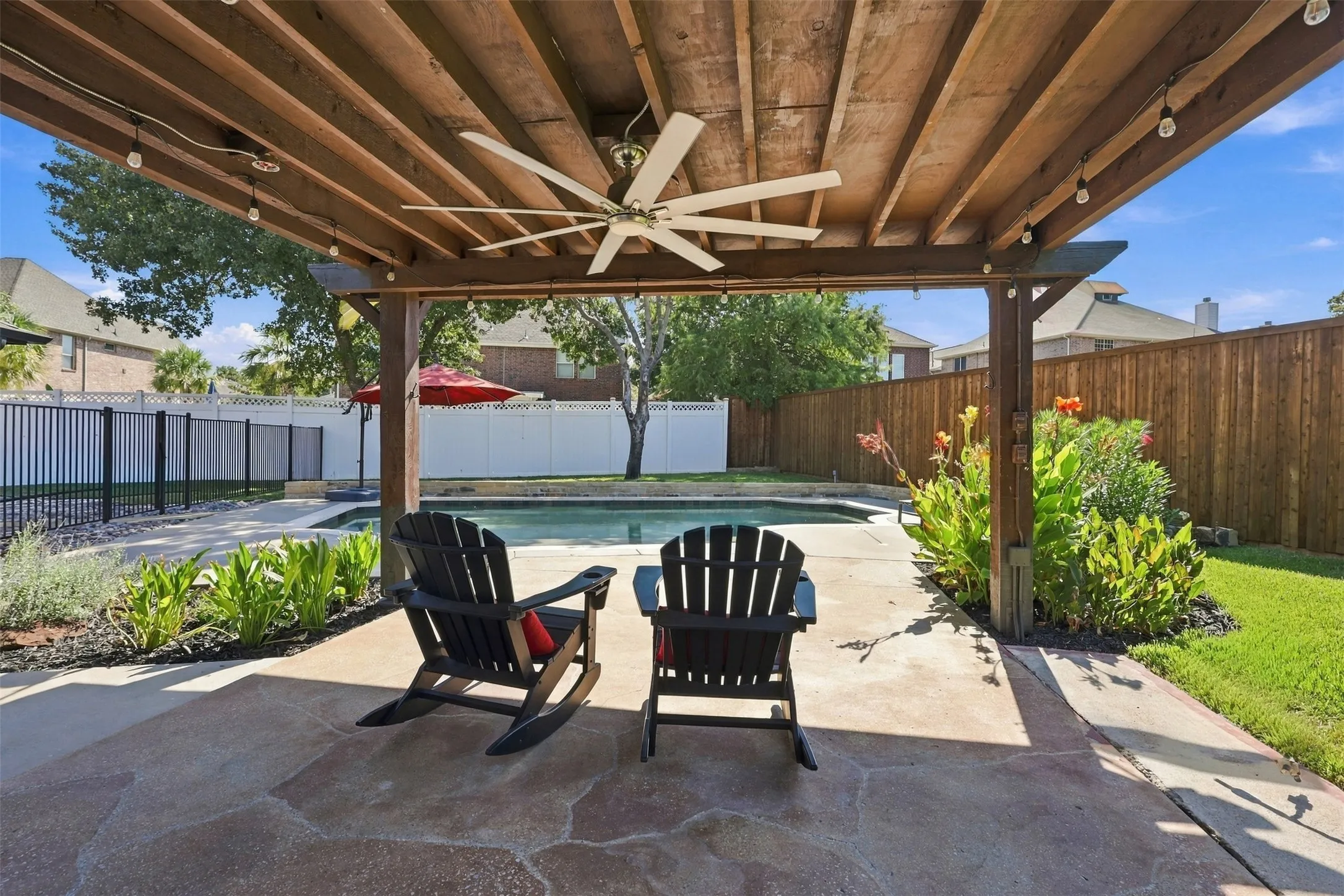 Single Family Residence For Sale in Denton County , 1821 Quail Run Drive, Corinth, Texas 76208, 3 Bedroom, 3 Bathroom, 2 Garage spaces, 2,520 Sqft, built in 1986, mls#21380726, Real Estate Agent in Corinth, Homes For Sale in Denton county, Homes For Sale in Corinth, Realtor in Corinth Texas, Real Estate Brokerage Independent Realty Texas, Luminita Cordes Realtor