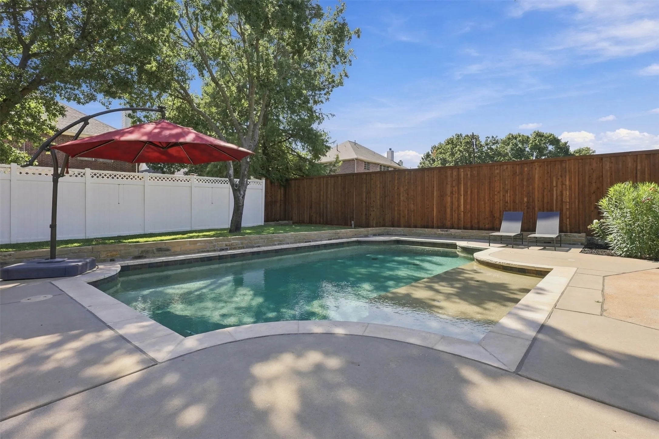 Single Family Residence For Sale in Denton County , 1821 Quail Run Drive, Corinth, Texas 76208, 3 Bedroom, 3 Bathroom, 2 Garage spaces, 2,520 Sqft, built in 1986, mls#21380726, Real Estate Agent in Corinth, Homes For Sale in Denton county, Homes For Sale in Corinth, Realtor in Corinth Texas, Real Estate Brokerage Independent Realty Texas, Luminita Cordes Realtor