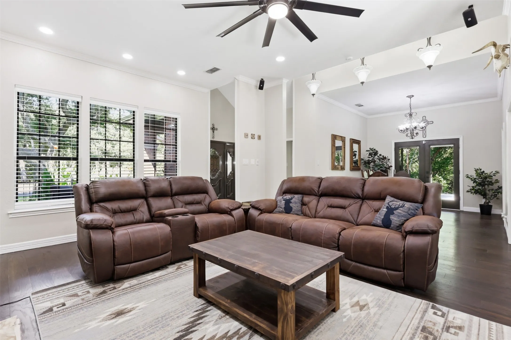 Single Family Residence For Sale in Denton County , 1821 Quail Run Drive, Corinth, Texas 76208, 3 Bedroom, 3 Bathroom, 2 Garage spaces, 2,520 Sqft, built in 1986, mls#21380726, Real Estate Agent in Corinth, Homes For Sale in Denton county, Homes For Sale in Corinth, Realtor in Corinth Texas, Real Estate Brokerage Independent Realty Texas, Luminita Cordes Realtor
