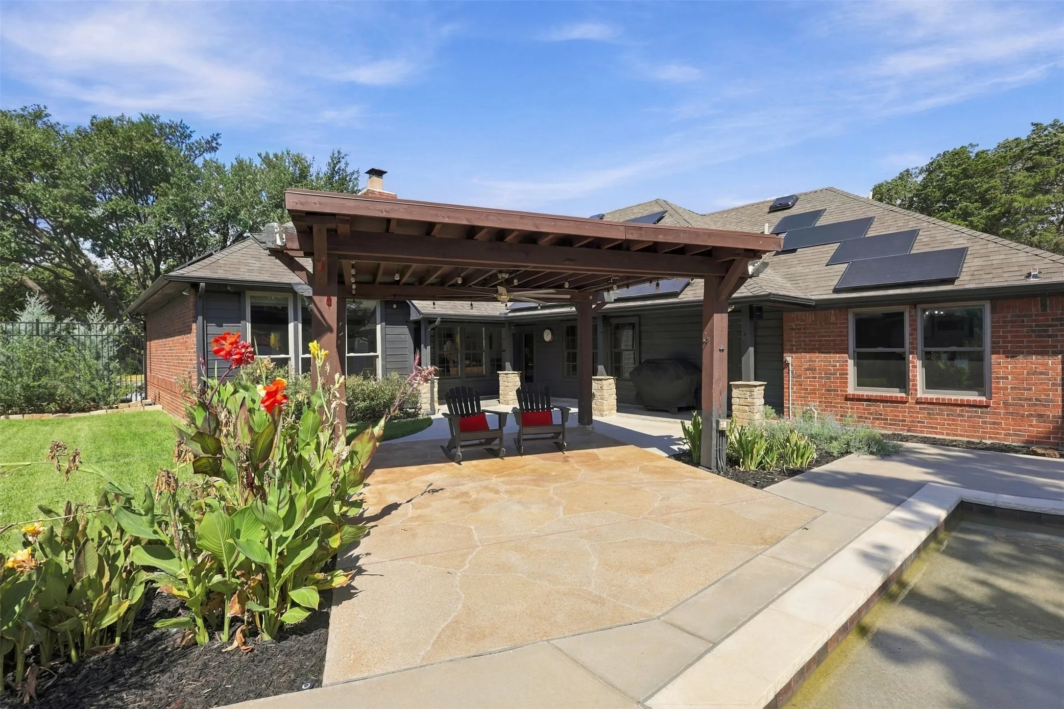 Single Family Residence For Sale in Denton County , 1821 Quail Run Drive, Corinth, Texas 76208, 3 Bedroom, 3 Bathroom, 2 Garage spaces, 2,520 Sqft, built in 1986, mls#21380726, Real Estate Agent in Corinth, Homes For Sale in Denton county, Homes For Sale in Corinth, Realtor in Corinth Texas, Real Estate Brokerage Independent Realty Texas, Luminita Cordes Realtor