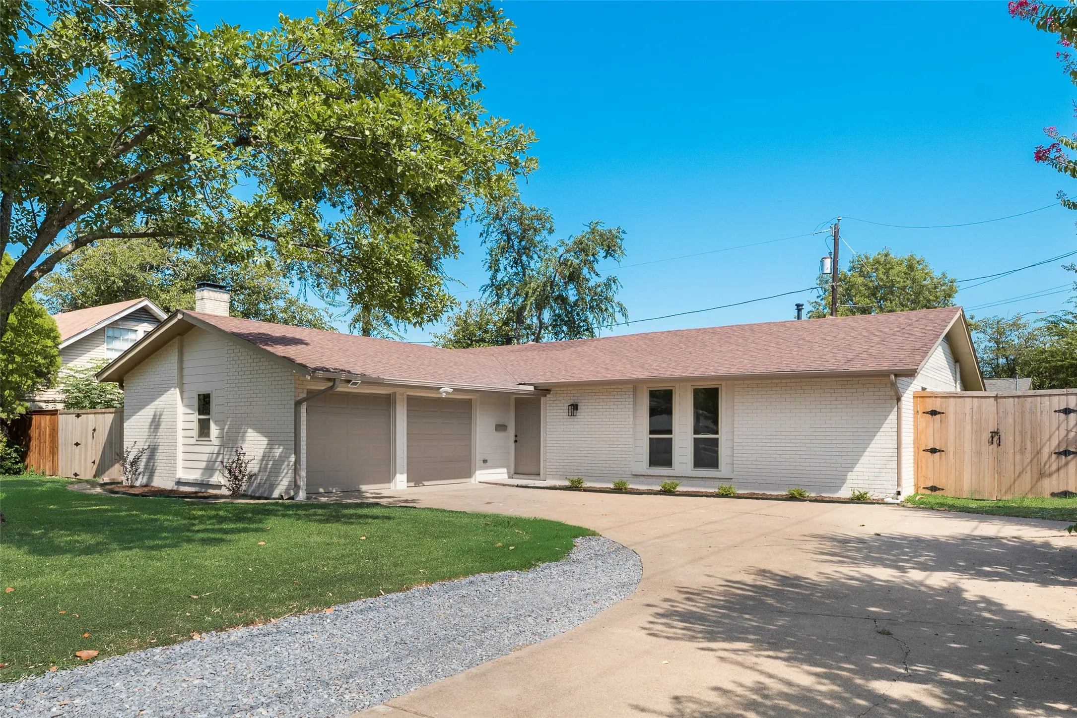 Single Family Residence For Rent in Dallas County , 1101 Hadrian Court, Irving, Texas 75062, 3 Bedroom, 2 Bathroom, 2 Garage spaces, 2,064 Sqft, built in 1962, mls#21384958, Real Estate Agent in Irving, Homes For Rent in Dallas county, Homes For Rent in Irving, Realtor in Irving Texas, Real Estate Brokerage Independent Realty Texas, Luminita Cordes Realtor