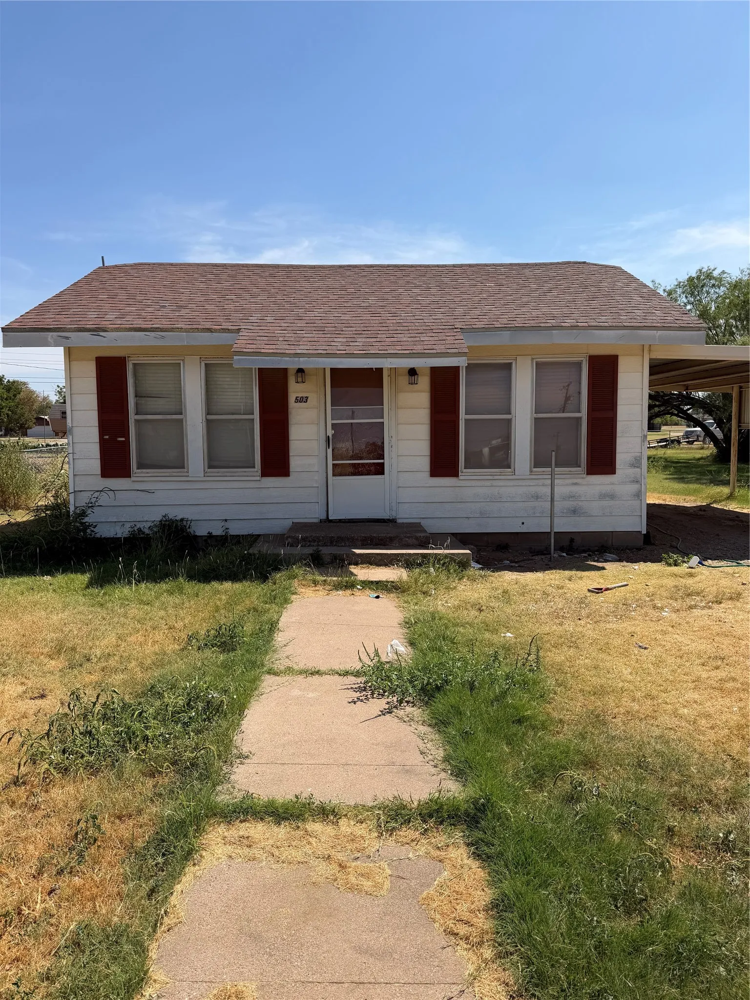 Single Family Residence For Sale in Hardeman County , 503 W 12th Street, Quanah, Texas 79252, 1 Bedroom, 1 Bathroom, Garage spaces, 504 Sqft, built in 1946, mls#21384671, Real Estate Agent in Quanah, Homes For Sale in Hardeman county, Homes For Sale in Quanah, Realtor in Quanah Texas, Real Estate Brokerage Independent Realty Texas, Luminita Cordes Realtor