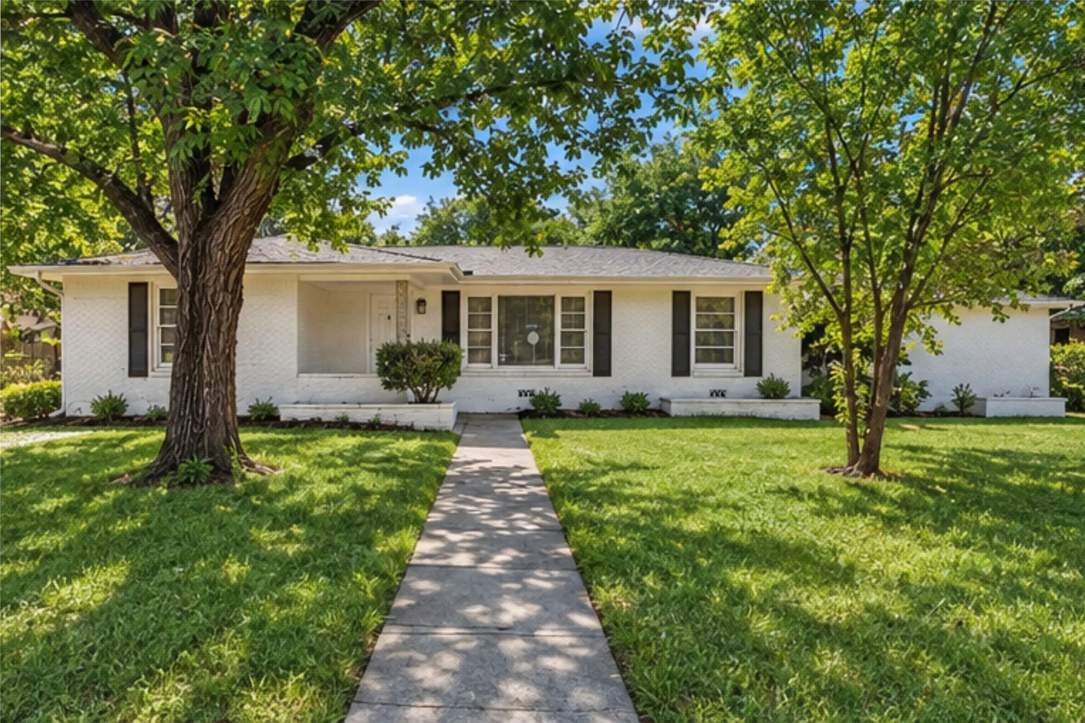 Single Family Residence For Sale in Mc Lennan County , 2416 Lake Air Drive, Waco, Texas 76710, 3 Bedroom, 2 Bathroom, Garage spaces, 1,545 Sqft, built in 1955, mls#21383920, Real Estate Agent in Waco, Homes For Sale in Mc Lennan county, Homes For Sale in Waco, Realtor in Waco Texas, Real Estate Brokerage Independent Realty Texas, Luminita Cordes Realtor