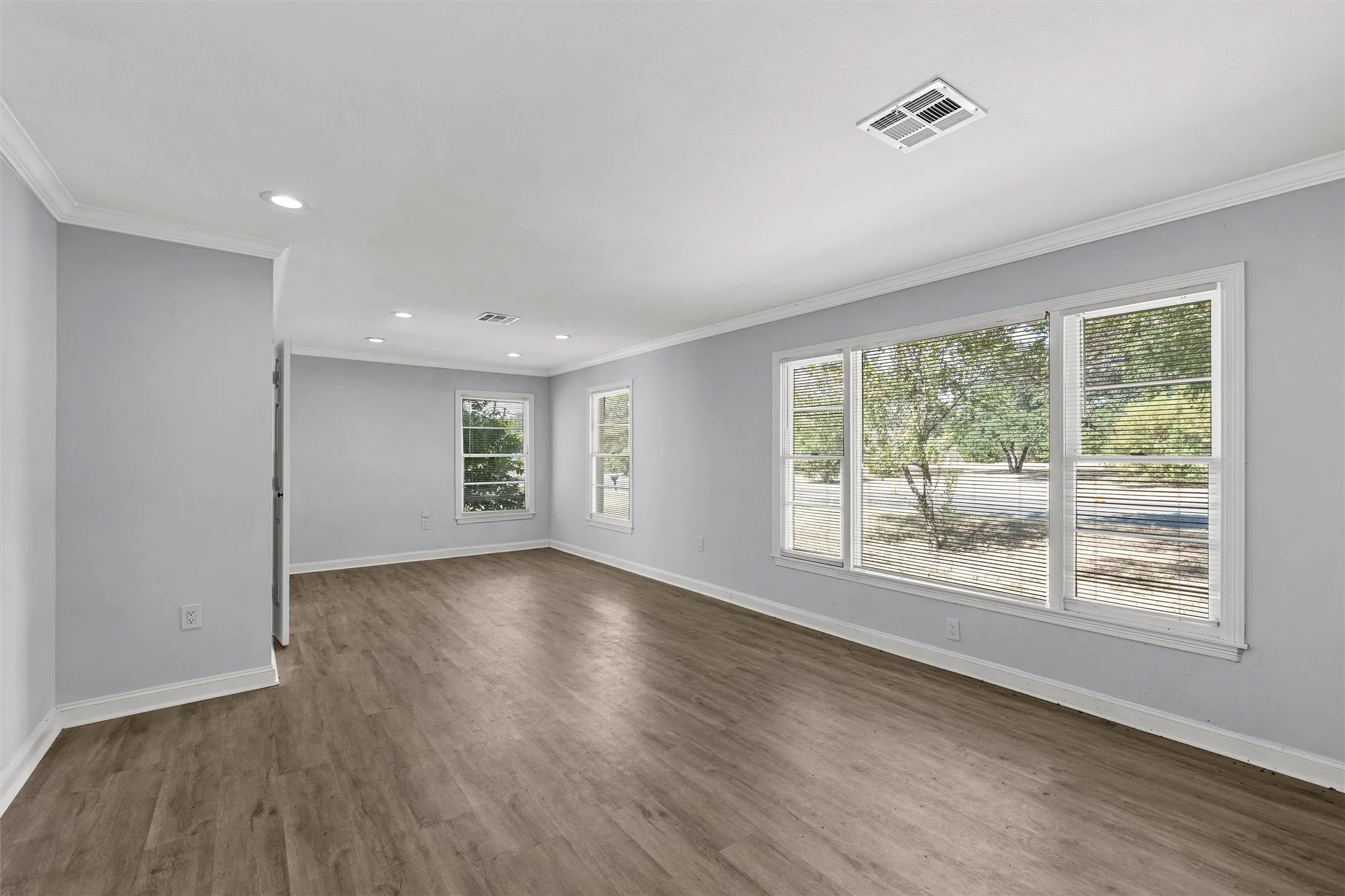 Single Family Residence For Sale in Mc Lennan County , 2416 Lake Air Drive, Waco, Texas 76710, 3 Bedroom, 2 Bathroom, Garage spaces, 1,545 Sqft, built in 1955, mls#21383920, Real Estate Agent in Waco, Homes For Sale in Mc Lennan county, Homes For Sale in Waco, Realtor in Waco Texas, Real Estate Brokerage Independent Realty Texas, Luminita Cordes Realtor