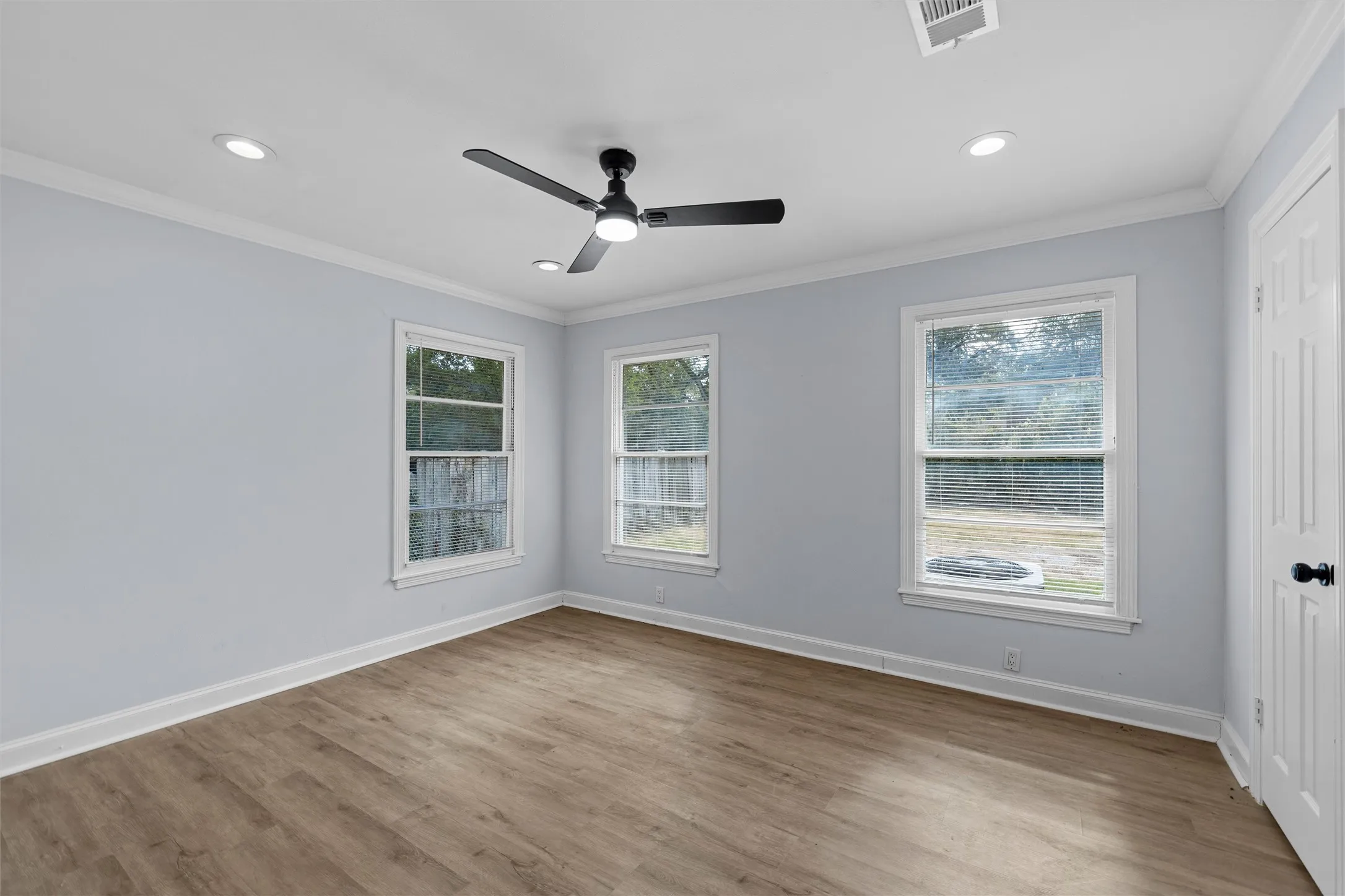 Single Family Residence For Sale in Mc Lennan County , 2416 Lake Air Drive, Waco, Texas 76710, 3 Bedroom, 2 Bathroom, Garage spaces, 1,545 Sqft, built in 1955, mls#21383920, Real Estate Agent in Waco, Homes For Sale in Mc Lennan county, Homes For Sale in Waco, Realtor in Waco Texas, Real Estate Brokerage Independent Realty Texas, Luminita Cordes Realtor