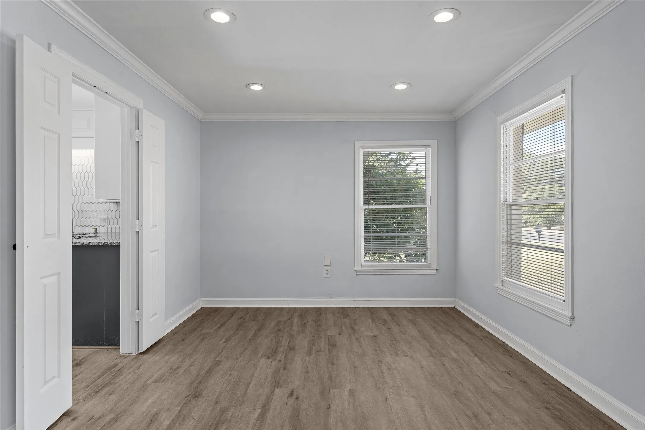 Single Family Residence For Sale in Mc Lennan County , 2416 Lake Air Drive, Waco, Texas 76710, 3 Bedroom, 2 Bathroom, Garage spaces, 1,545 Sqft, built in 1955, mls#21383920, Real Estate Agent in Waco, Homes For Sale in Mc Lennan county, Homes For Sale in Waco, Realtor in Waco Texas, Real Estate Brokerage Independent Realty Texas, Luminita Cordes Realtor