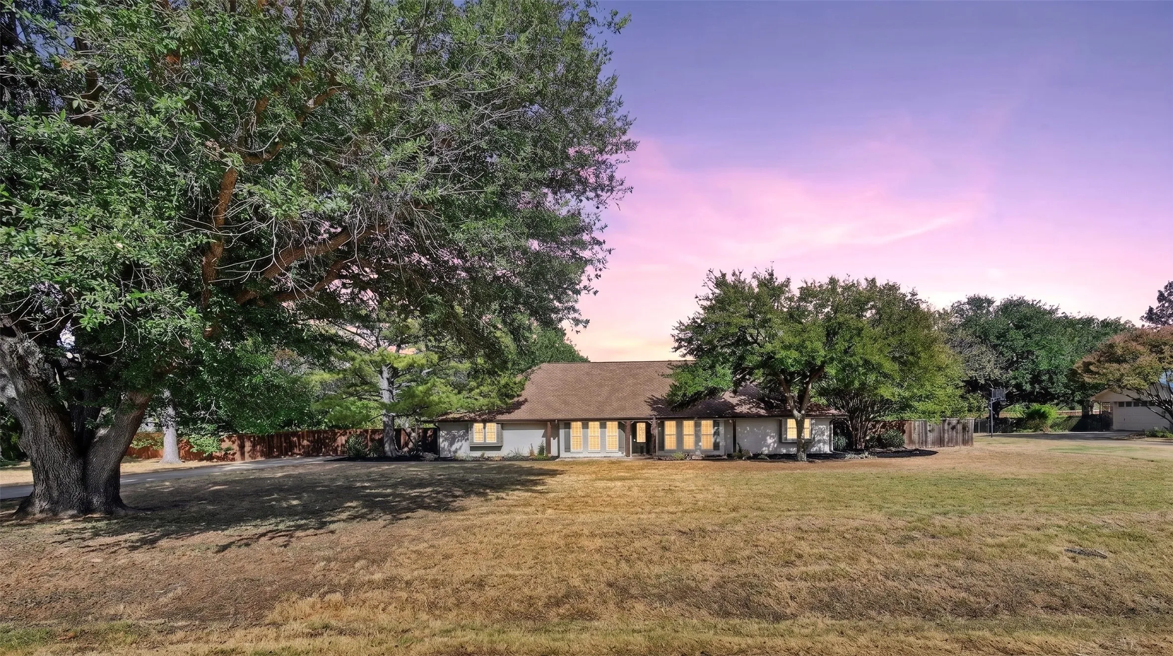 Single Family Residence For Sale in Denton County , 835 Cross Timbers Drive, Double Oak, Texas 75077, 4 Bedroom, 3 Bathroom, 2 Garage spaces, 3,195 Sqft, built in 1976, mls#21384449, Real Estate Agent in Double Oak, Homes For Sale in Denton county, Homes For Sale in Double Oak, Realtor in Double Oak Texas, Real Estate Brokerage Independent Realty Texas, Luminita Cordes Realtor